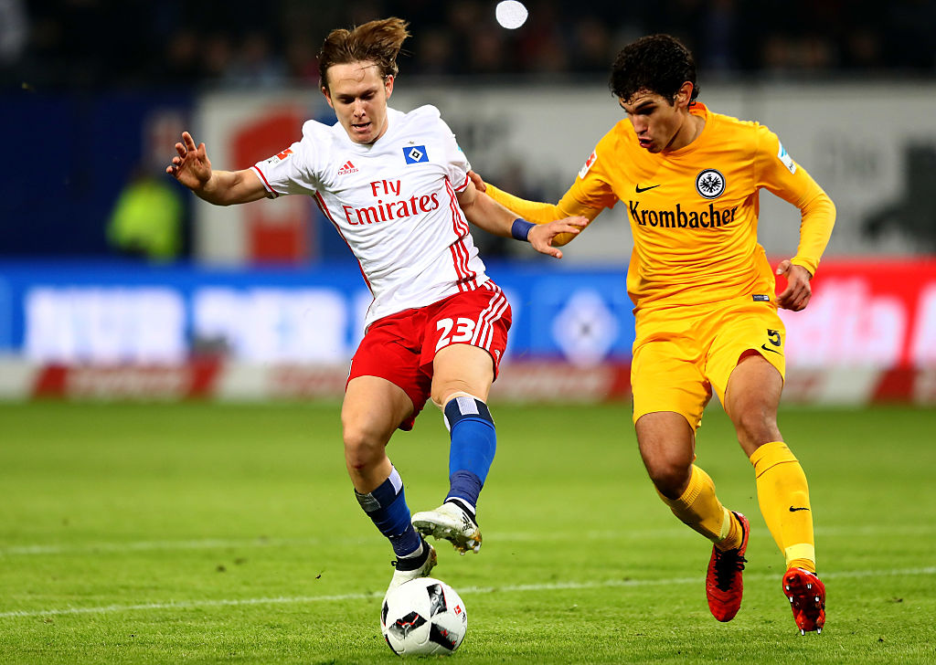 HAMBURG, GERMANY - OCTOBER 21: Alen Halilovic (L) of Hamburg and Jesus Vallejo of Frankfurt battle for the ball during the Bundesliga match between Hamburger SV and Eintracht Frankfurt at Volksparkstadion on October 21, 2016 in Hamburg, Germany.  (Photo by Martin Rose/Bongarts/Getty Images)