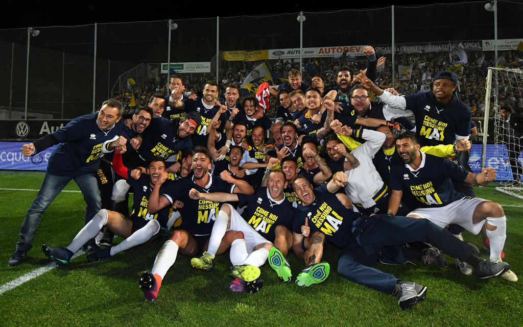 LA SPEZIA, ITALY - MAY 18:  Parma Calcio players celebrate the victory after the Serie B match between AC Spezia and Parma Calcio at Stadio Alberto Picco on May 18, 2018 in La Spezia, Italy.  (Photo by Alessandro Sabattini/Getty Images)