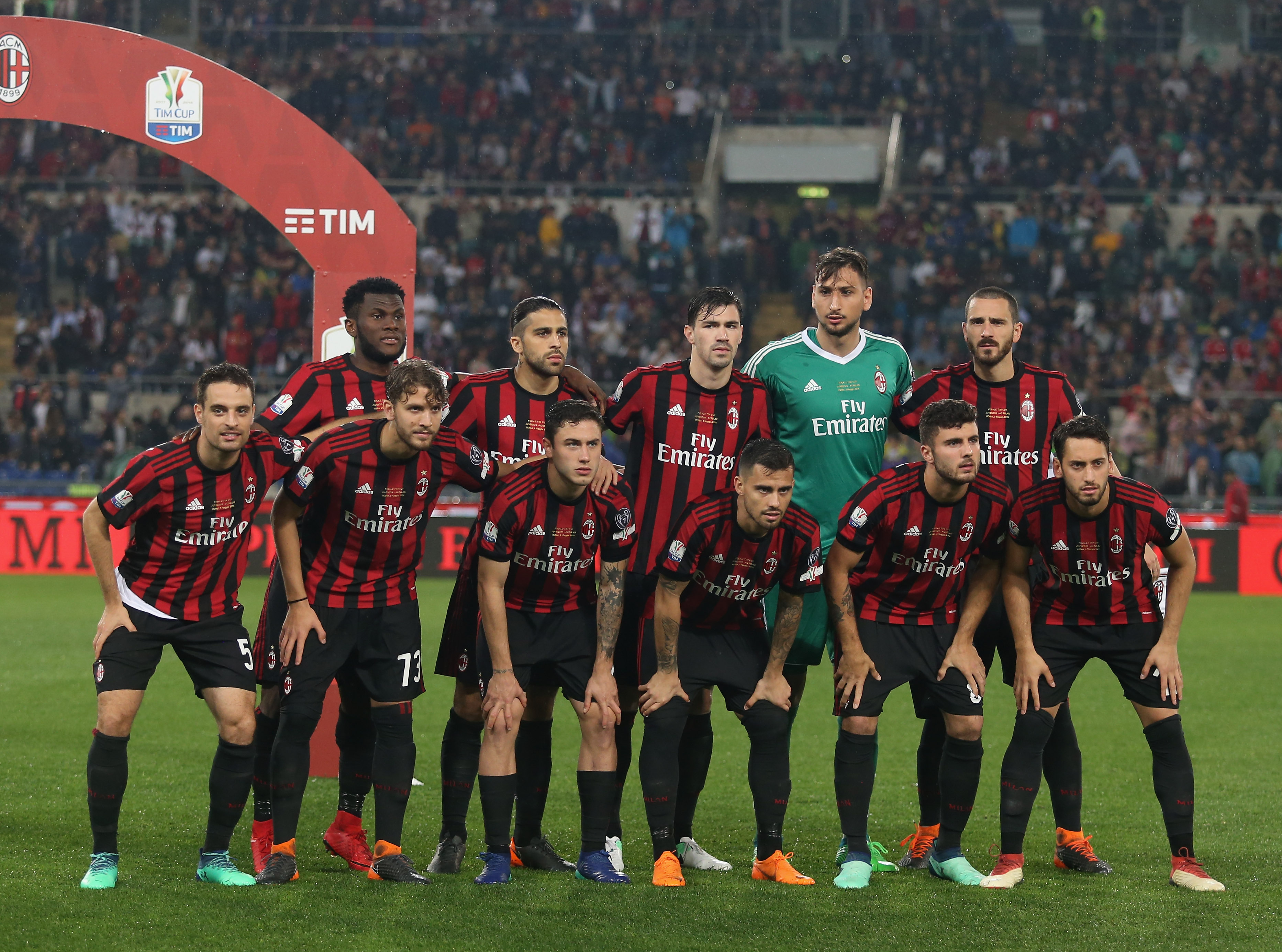ROME, ITALY - MAY 09: AC Milan poses during the TIM Cup Final between Juventus and AC Milan at Stadio Olimpico on May 9, 2018 in Rome, Italy.  (Photo by Paolo Bruno/Getty Images)