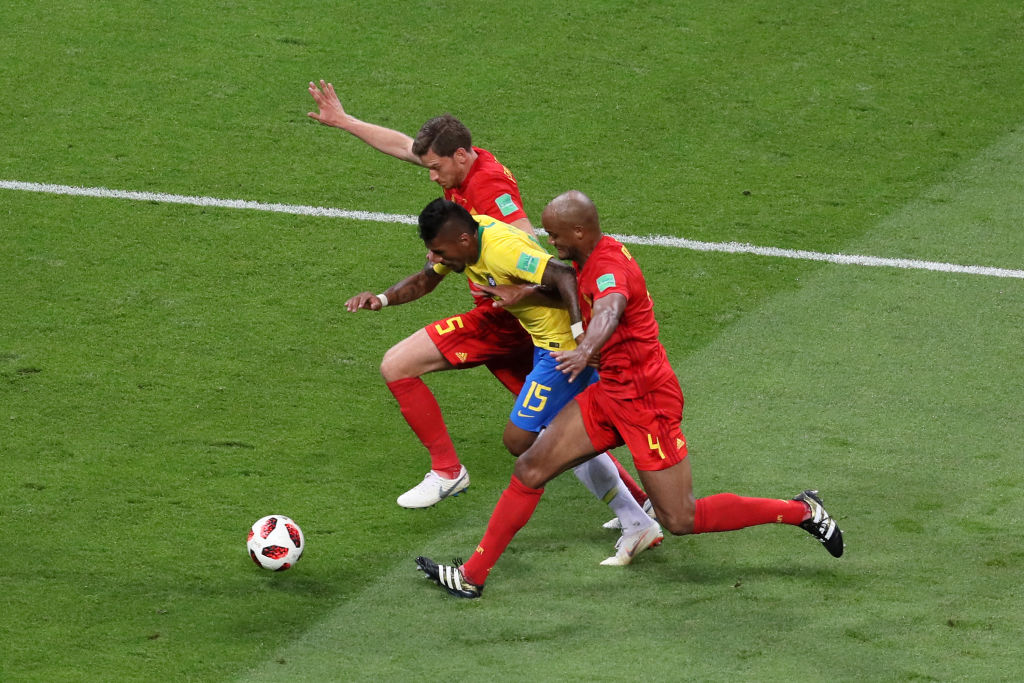 KAZAN, RUSSIA - JULY 06:  Paulinho of Brazil is challenged by Vincent Kompany and Jan Vertonghen of Belgium  during the 2018 FIFA World Cup Russia Quarter Final match between Brazil and Belgium at Kazan Arena on July 6, 2018 in Kazan, Russia.  (Photo by Kevin C. Cox/Getty Images)