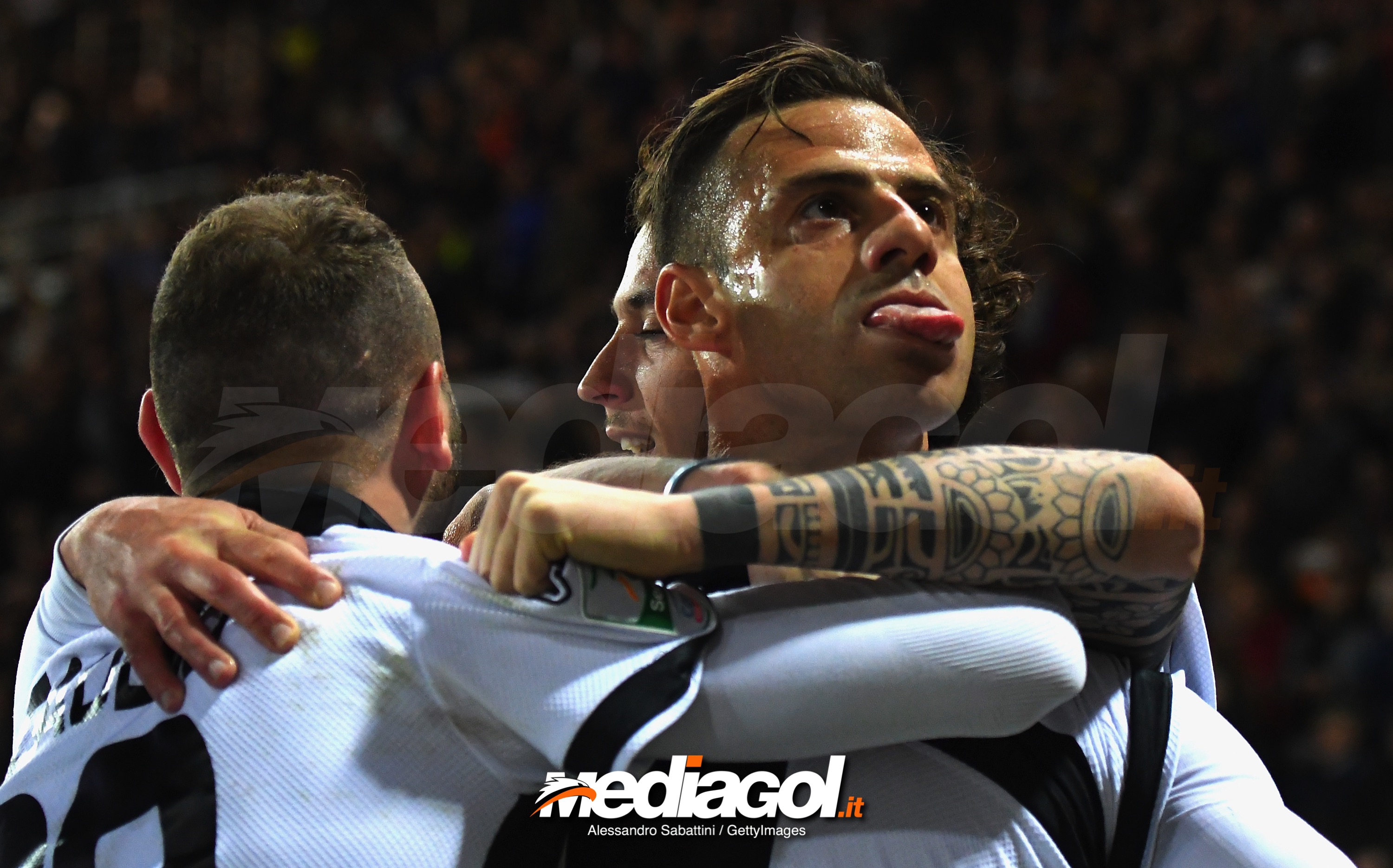 PARMA, ITALY - APRIL 02:  Emanuele Calaiò of Parma Calcio celebrates after scoring the opening goal during the serie B match between Parma Calcio and US Citta di Palermo at Stadio Ennio Tardini on April 2, 2018 in Parma, Italy.  (Photo by Alessandro Sabattini/Getty Images)