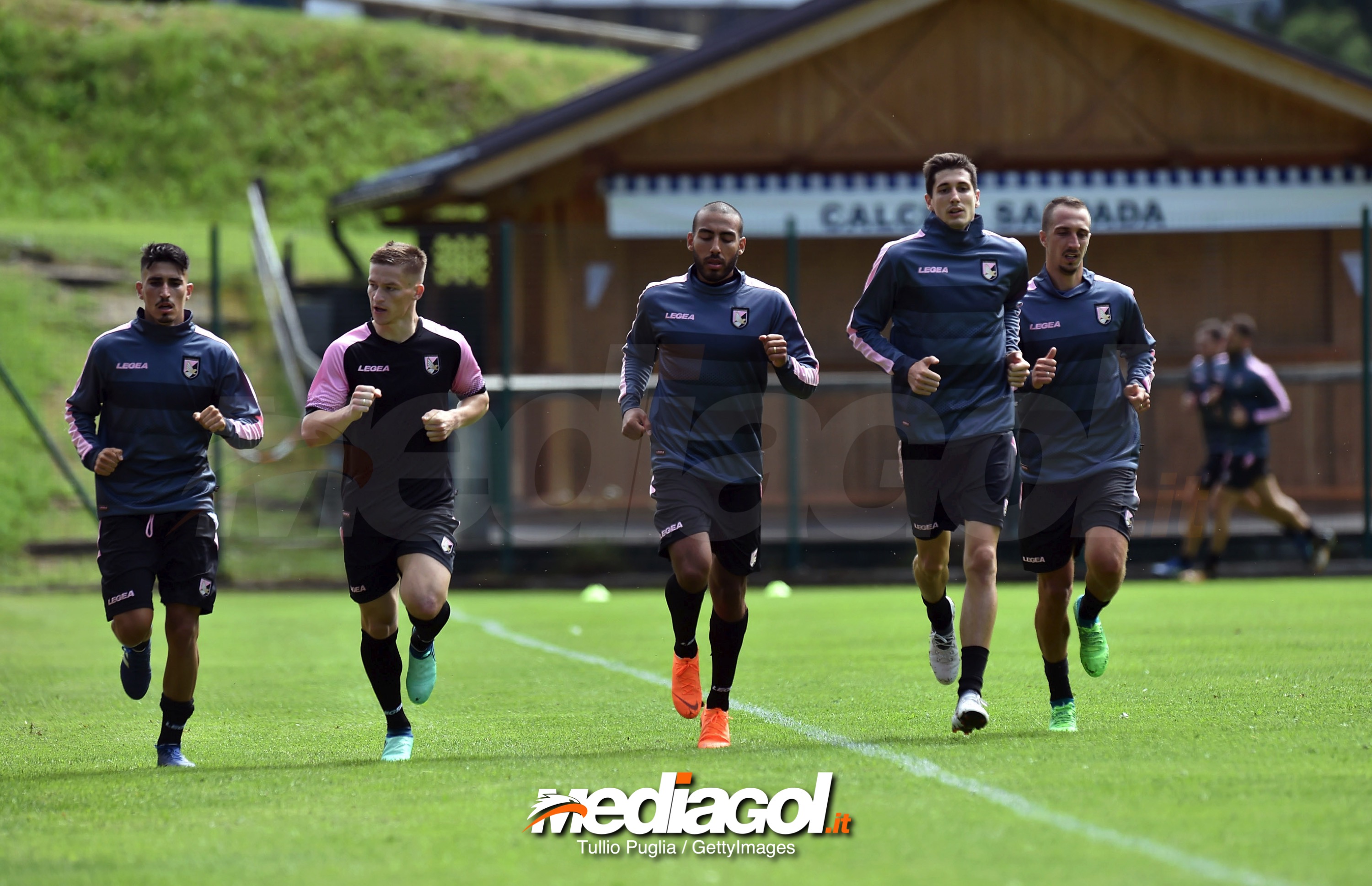 BELLUNO, ITALY - JULY 15:  Players of Palermo in action during a training session at the US Citta' di Palermo training camp on July 15, 2018 in Belluno, Italy.  (Photo by Tullio M. Puglia/Getty Images)