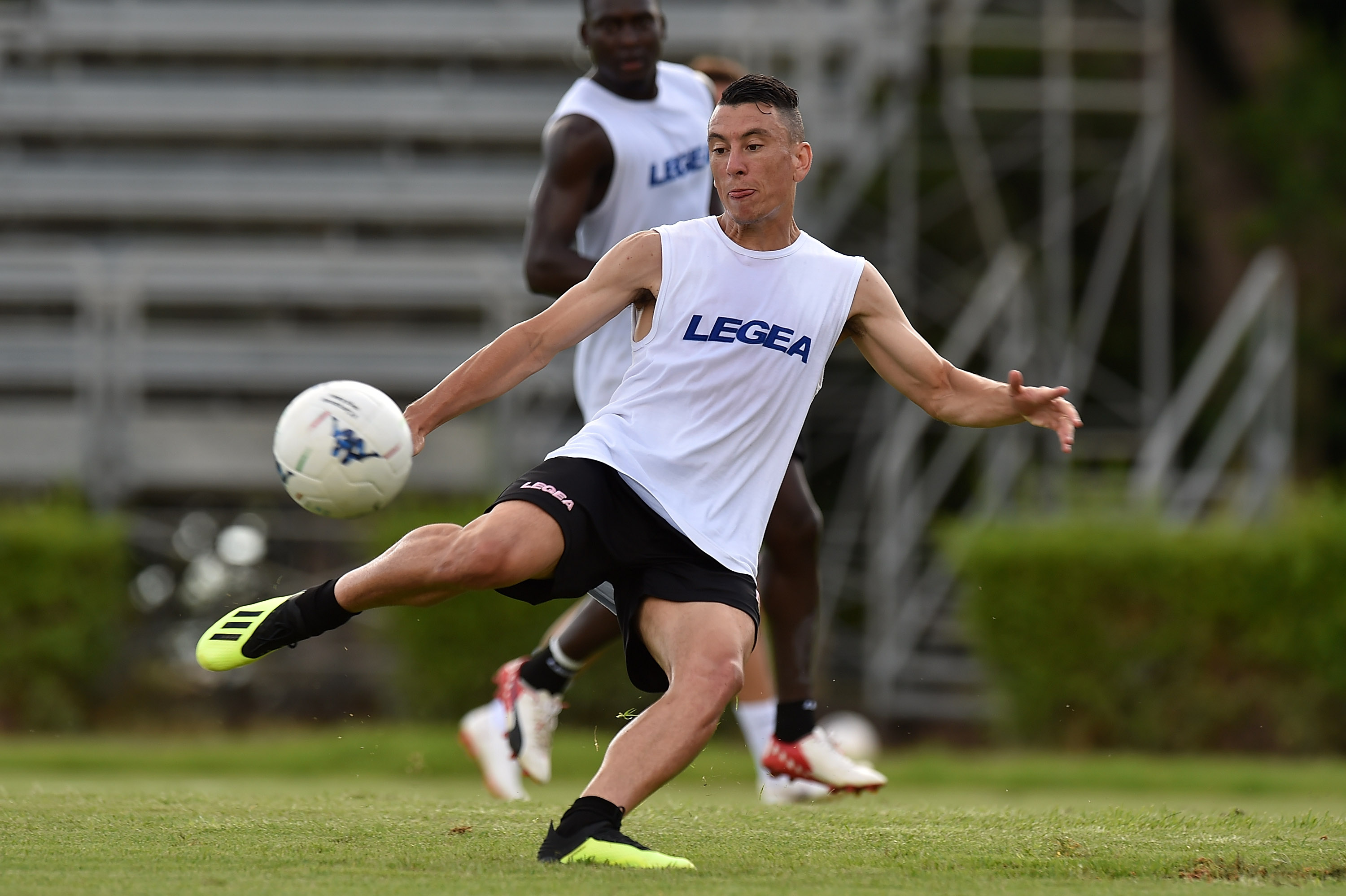 PALERMO, ITALY - AUGUST 16:  Cesar Falletti in action during a US Citta' di Palermo training session at Carmelo Onorato training center on August 16, 2018 in Palermo, Italy.  (Photo by Tullio M. Puglia/Getty Images)