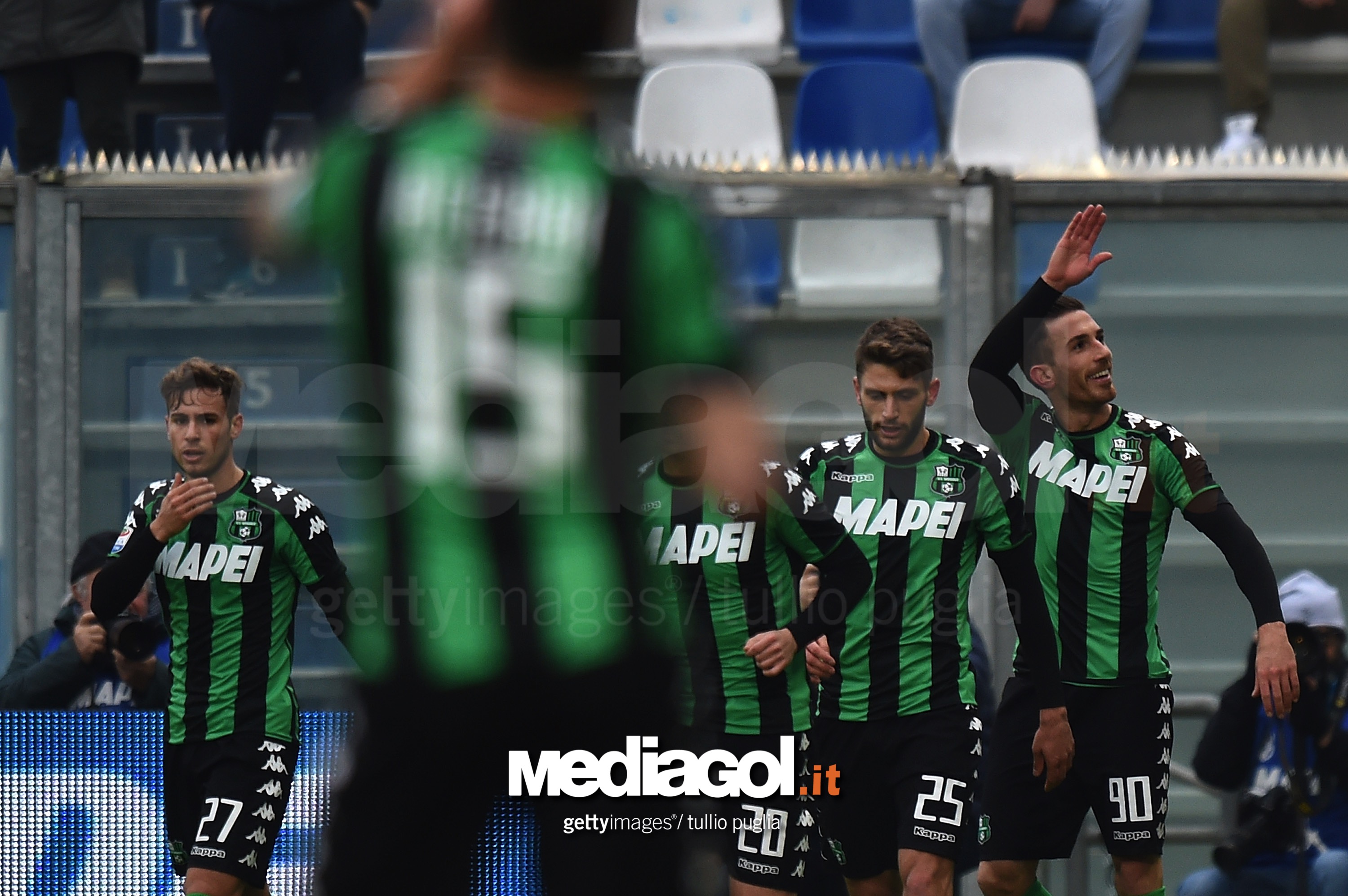 REGGIO NELL'EMILIA, ITALY - JANUARY 15:  Antonino Ragusa of Sassuolo celebrates after scoring his team's second goal (2-1) during the Serie A match between US Sassuolo and US Citta di Palermo at Mapei Stadium - Citta' del Tricolore on January 15, 2017 in Reggio nell'Emilia, Italy.  (Photo by Tullio M. Puglia/Getty Images)