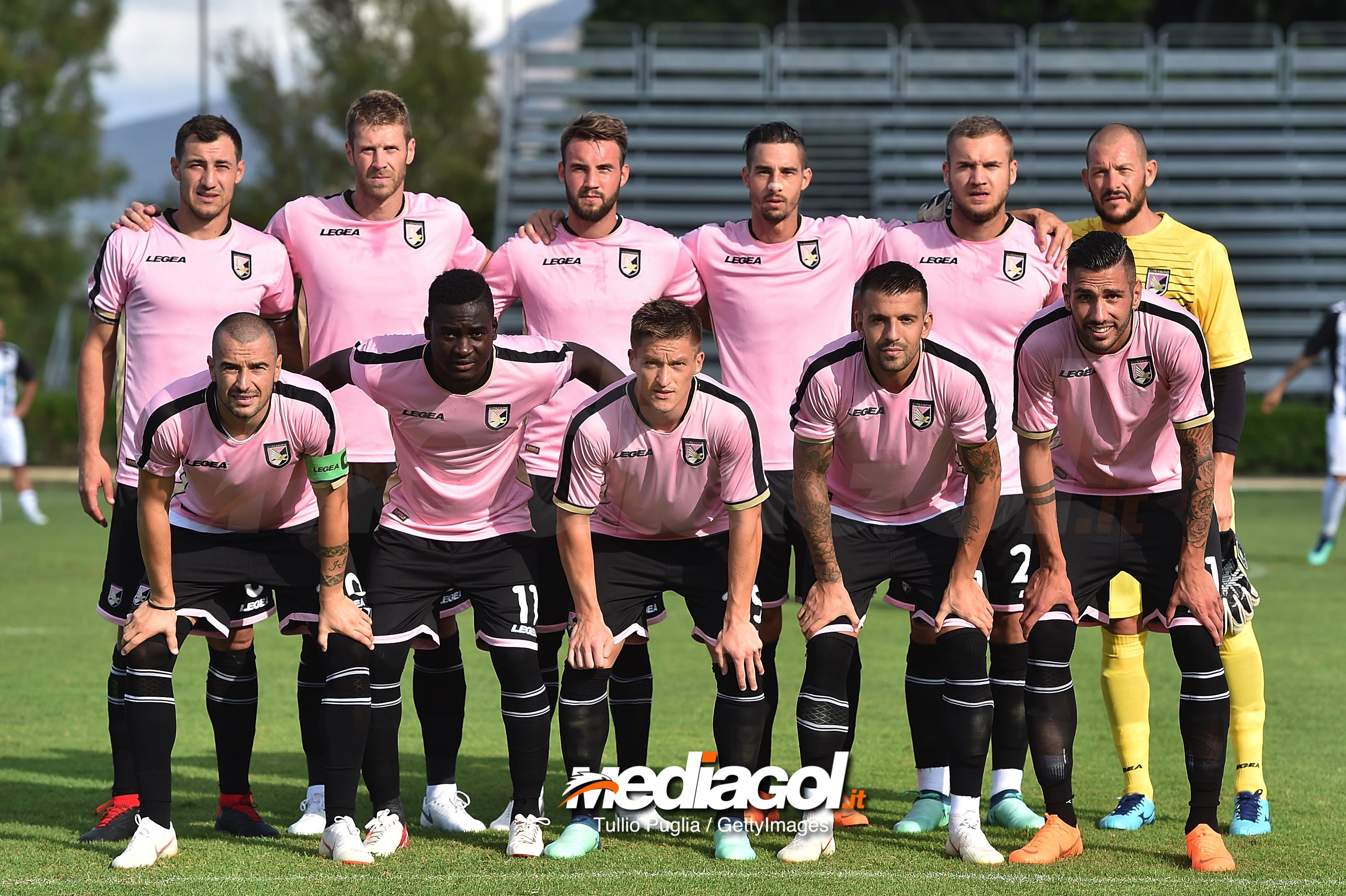 PALERMO, ITALY - AUGUST 18: Players of Palermo pose for a team shot during the pre-season friendly match between US Citta' di Palermo and Sicula Leonzio at Carmelo Onorato training center on August 18, 2018 in Palermo, Italy.  (Photo by Tullio M. Puglia/Getty Images)