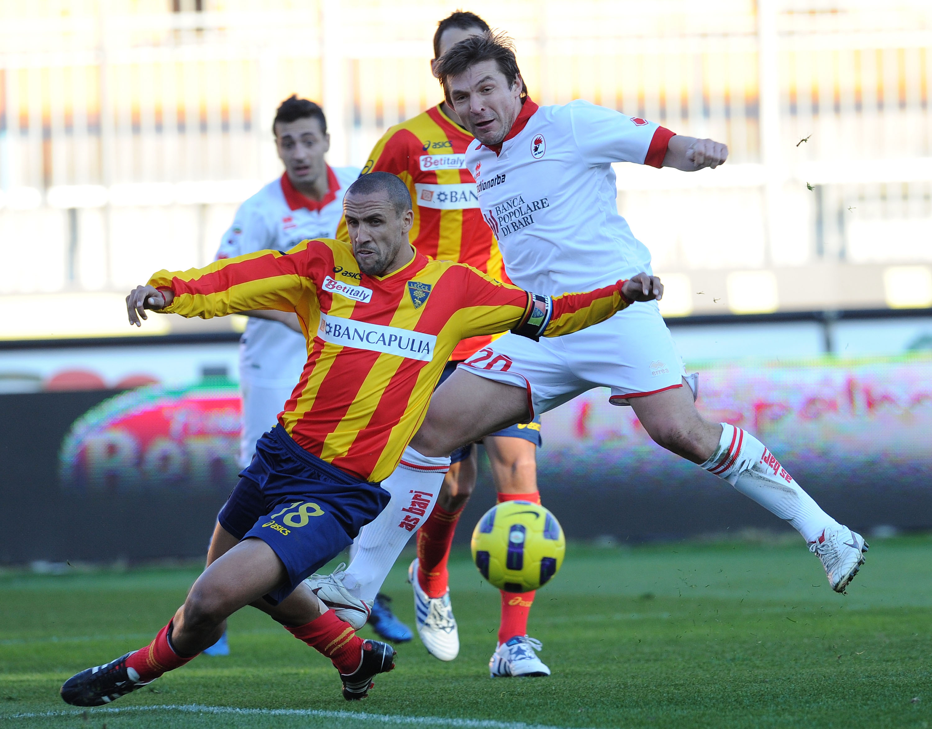 LECCE, ITALY - JANUARY 06:  Guillermo Giacomazzi of Lecce and Vitali Kutuzov of Bari  in action during the Serie A match between Lecce and Bari at Stadio Via del Mare on January 6, 2011 in Lecce, Italy.  (Photo by Giuseppe Bellini/Getty Images)