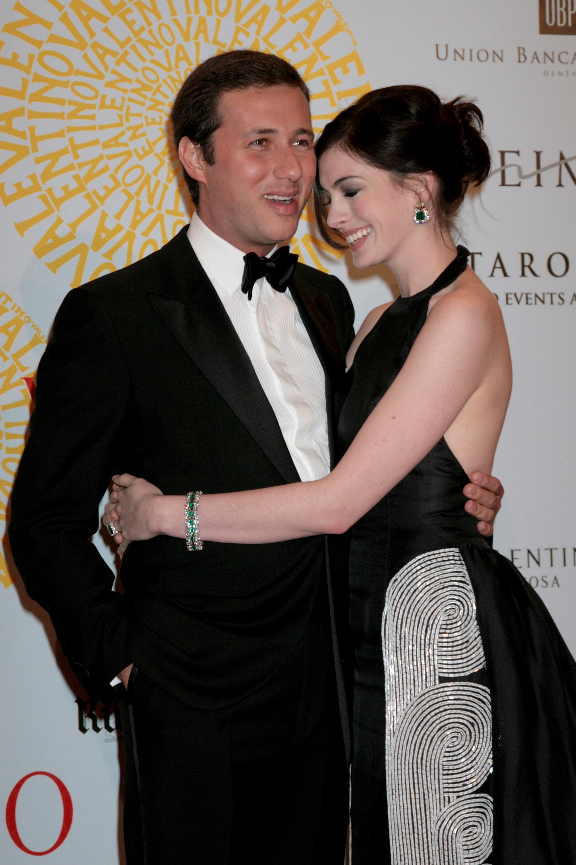 ROME, ITALY - JULY 7: Anne Hathaway and Raffaello Follieri arrives at the post haute couture show gala dinner and ball in the Parco dei Daini at the Villa Borghese on July 7, 2007 in Rome, Italy. Fashion icon Valentino decided to mark the celebration of the 45th anniversary of his luxury brand by breaking a 17 year tradition of unveiling his luxurious haute couture collections for women in Paris with a show in Rome. Valentino showed about 64 couture dresses, a record number considering a HC show never shows more than 40 gowns. (Photo by Elisabetta Villa /Getty Images)