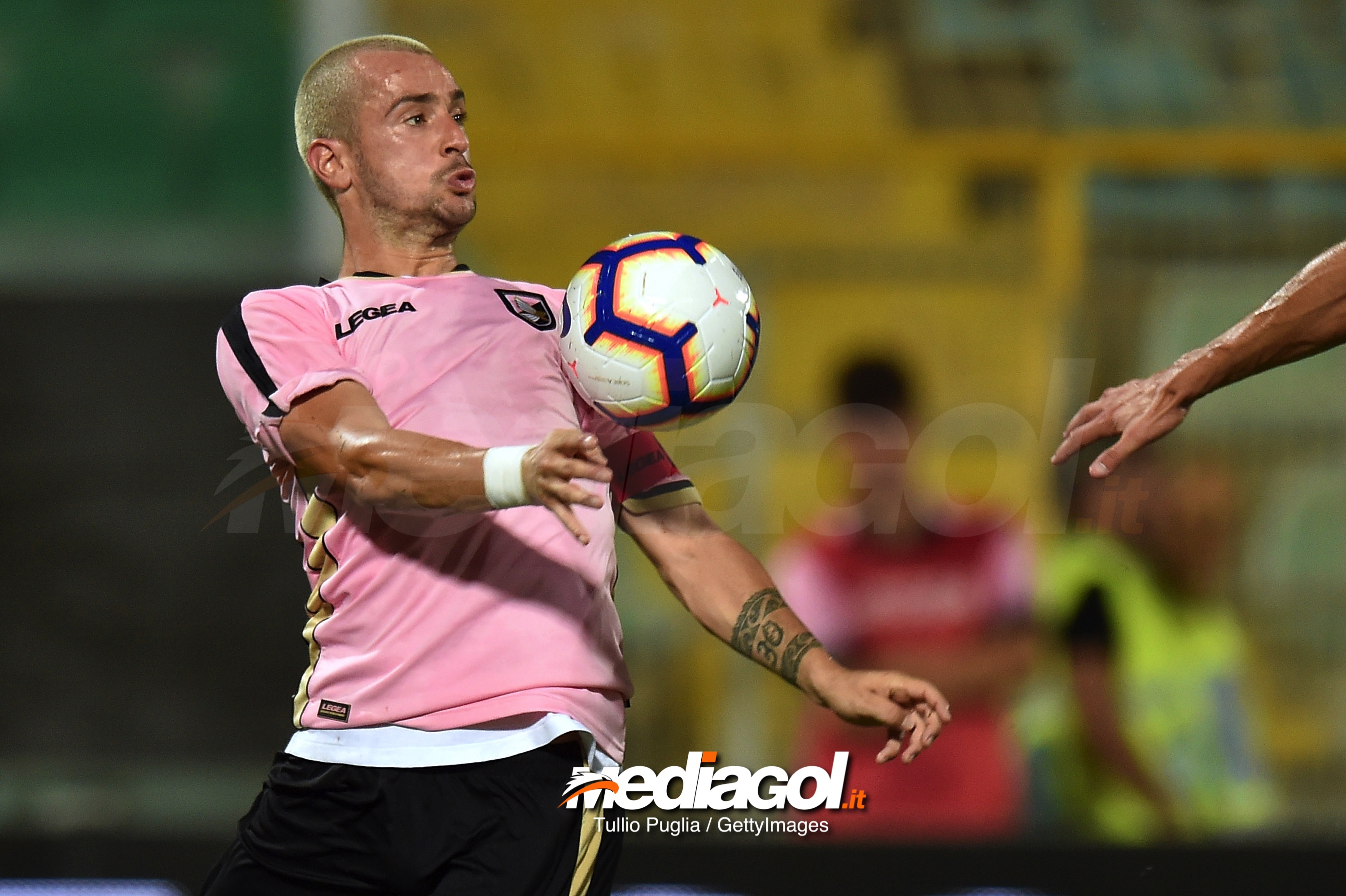PALERMO, ITALY - AUGUST 05:  Ilija Nestorovski of Palermo controls the ball during the TIM Cup match between US Citta' di Palermo and Vicenza Calcio at Stadio Renzo Barbera on August 5, 2018 in Palermo, Italy.  (Photo by Tullio M. Puglia/Getty Images)