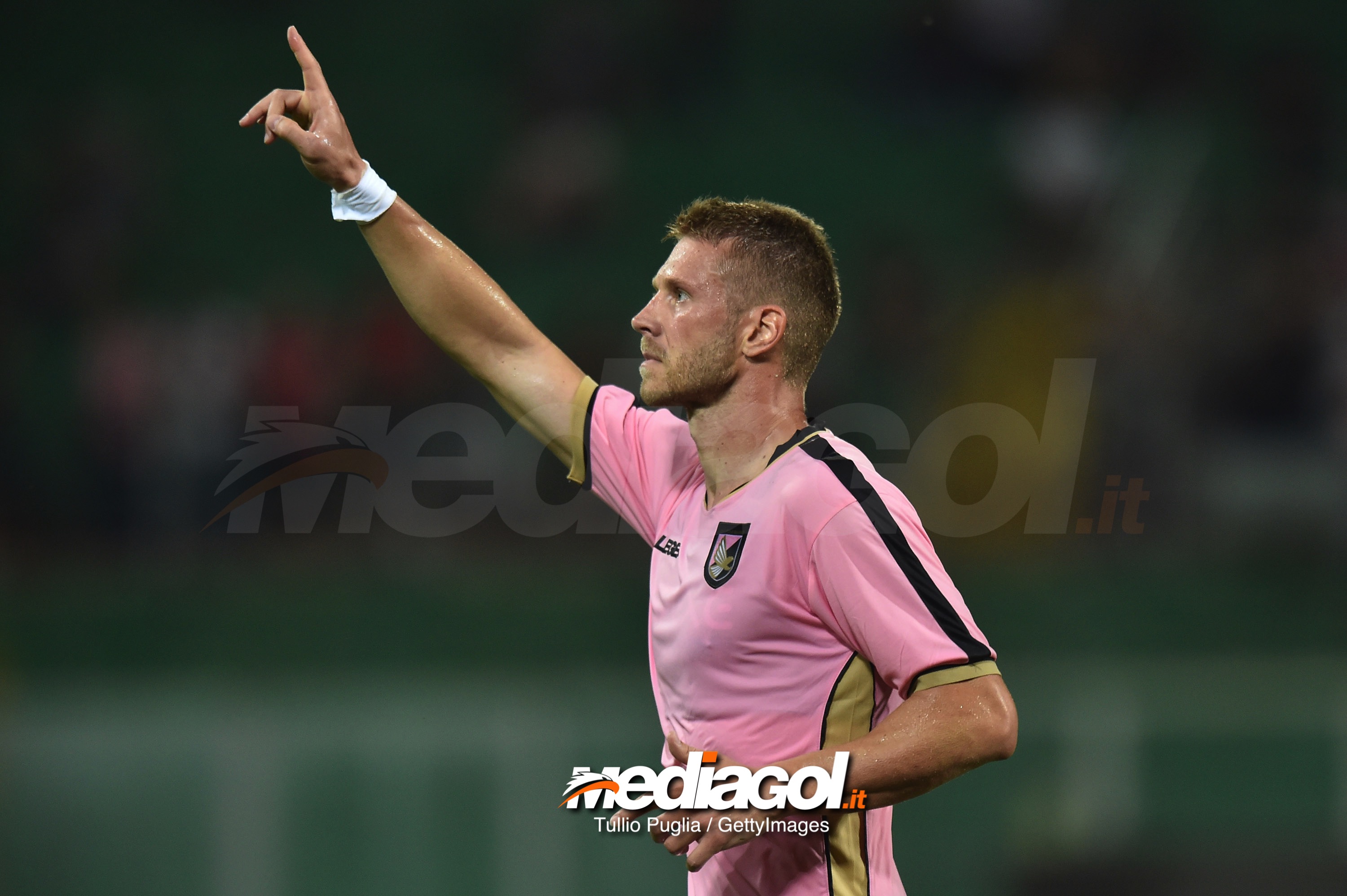 PALERMO, ITALY - AUGUST 05:  Slobodan Rajkovic of Palermo celebrates after scoring the second equalizing goal during the TIM Cup match between US Citta' di Palermo and Vicenza Calcio at Stadio Renzo Barbera on August 5, 2018 in Palermo, Italy.  (Photo by Tullio M. Puglia/Getty Images)