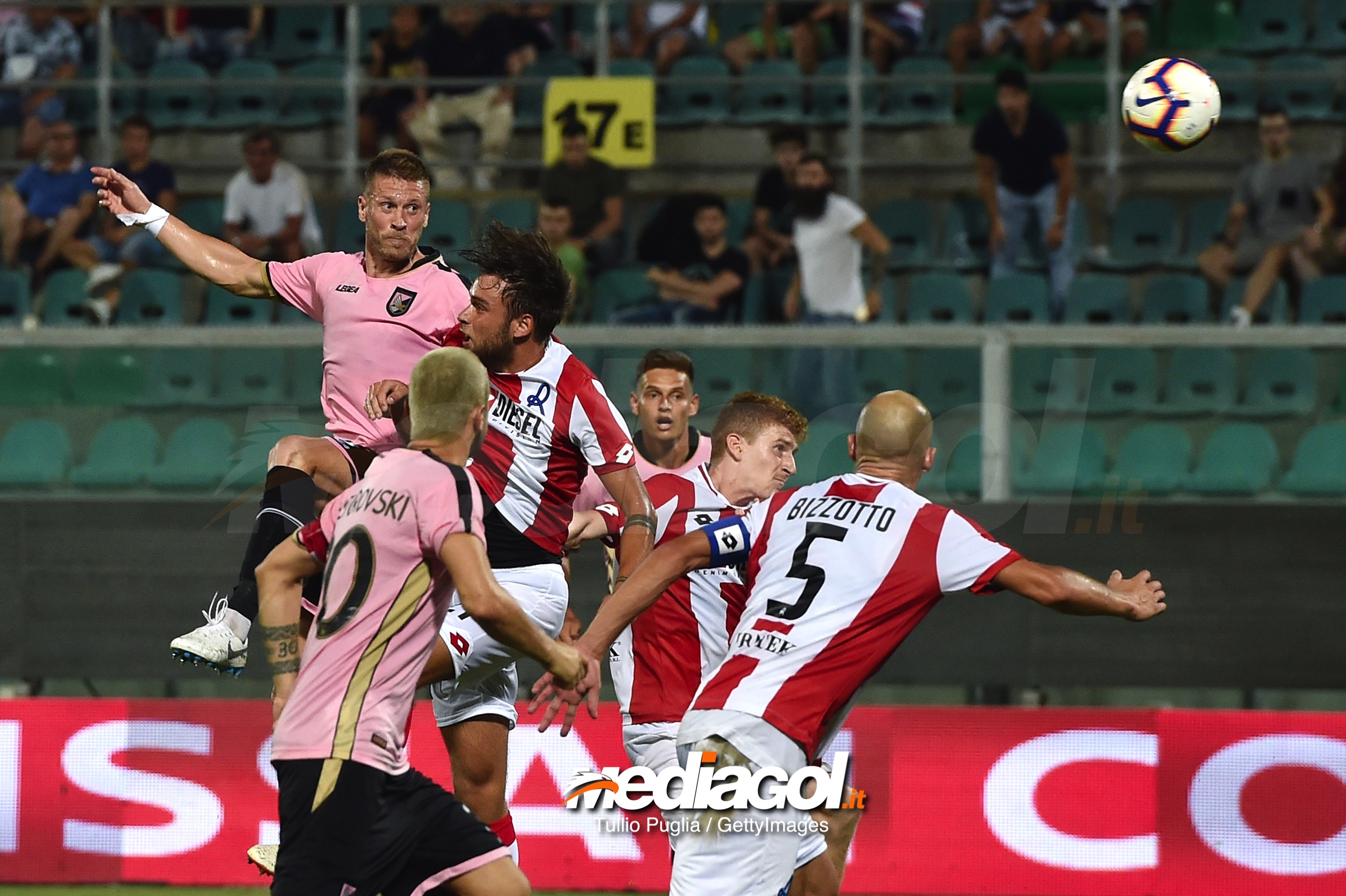 PALERMO, ITALY - AUGUST 05:  Slobodan Rajkovic of Palermo scores the second equalizing goal during the TIM Cup match between US Citta' di Palermo and Vicenza Calcio at Stadio Renzo Barbera on August 5, 2018 in Palermo, Italy.  (Photo by Tullio M. Puglia/Getty Images)