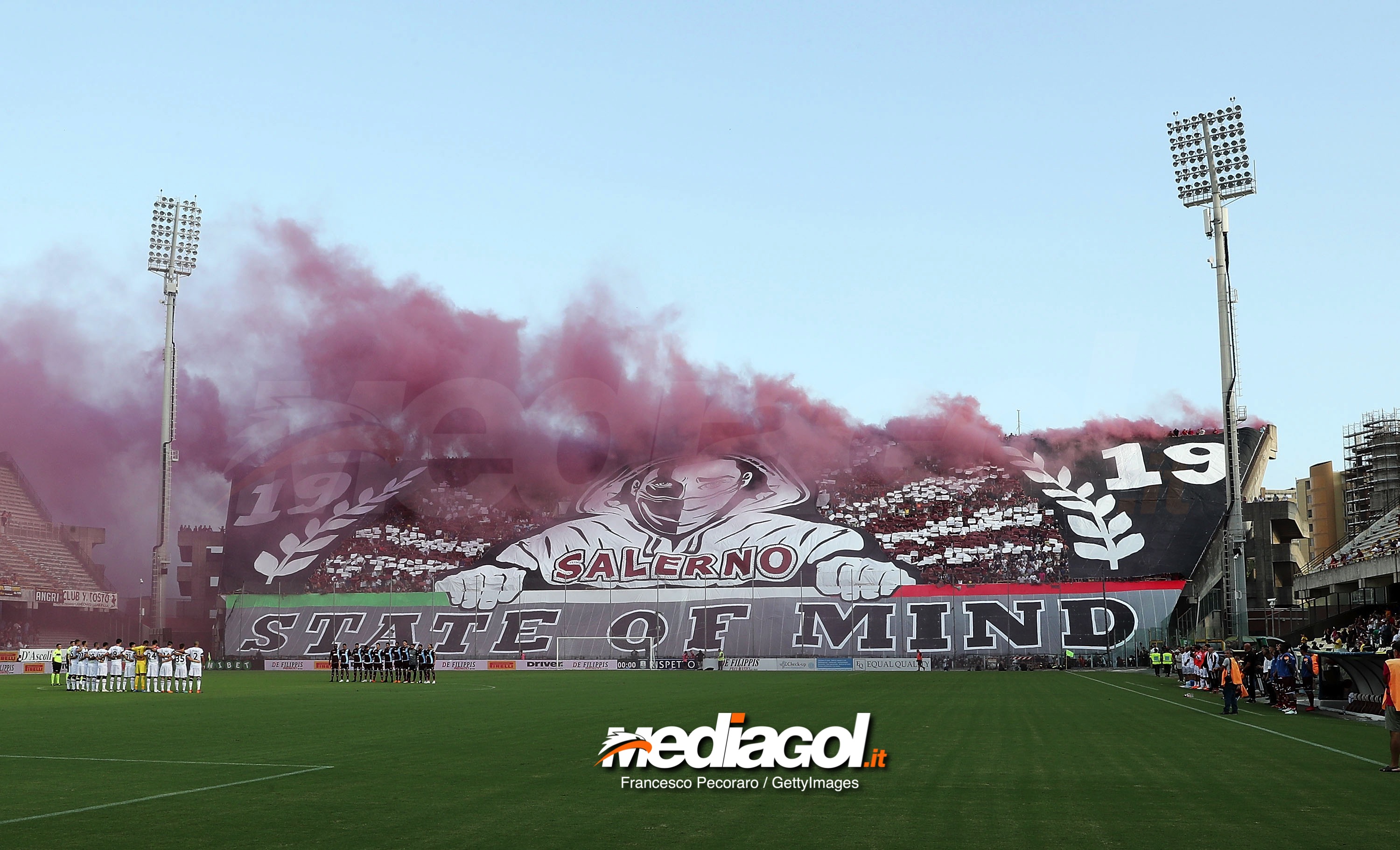 SALERNO, ITALY - AUGUST 25:  A minute of silence in memory of the victims of Genova's Morand bridge collapse during the Serie B match between US Salernitana and US Citta di Palermo on August 25, 2018 in Salerno, Italy.  (Photo by Francesco Pecoraro/Getty Images)
