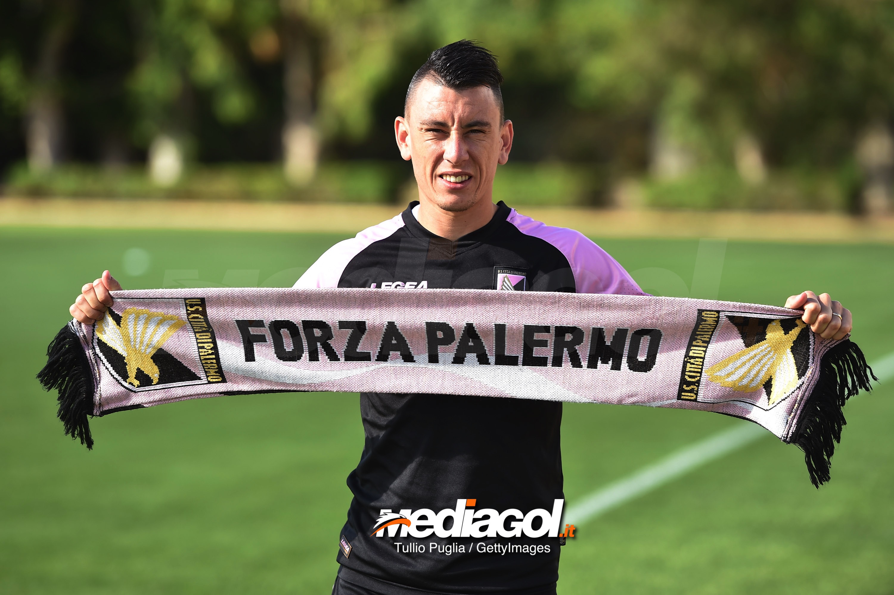 PALERMO, ITALY - AUGUST 16:  Cesar Falletti poses during his presentation as new player of US Citta' di Palermo at Carmelo Onorato training center on August 16, 2018 in Palermo, Italy.  (Photo by Tullio M. Puglia/Getty Images)