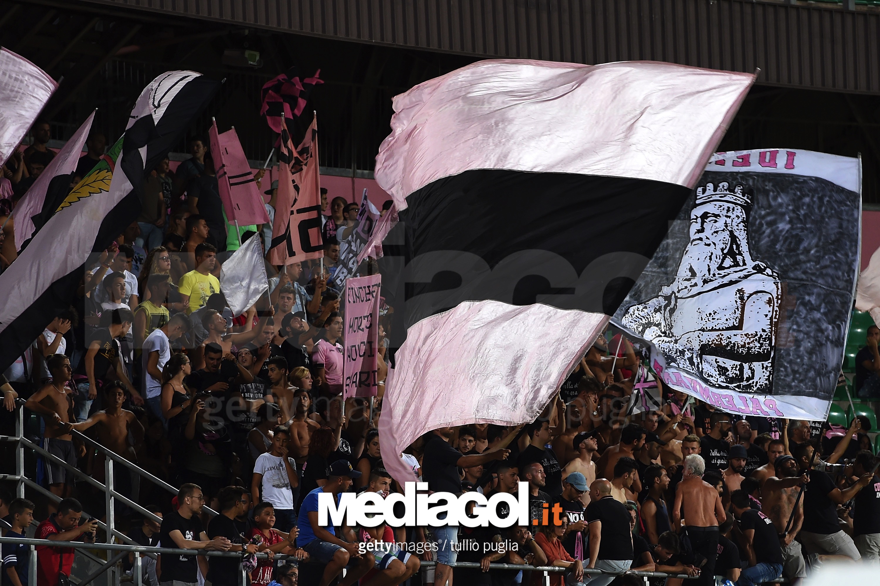 PALERMO, ITALY - AUGUST 06:  Fans of Palermo show their support during the friendly match between US Citta' di Palermo and Olympique Marseille at Renzo Barbera Stadium on August 6, 2016 in Palermo, Italy.  (Photo by Tullio M. Puglia/Getty Images)