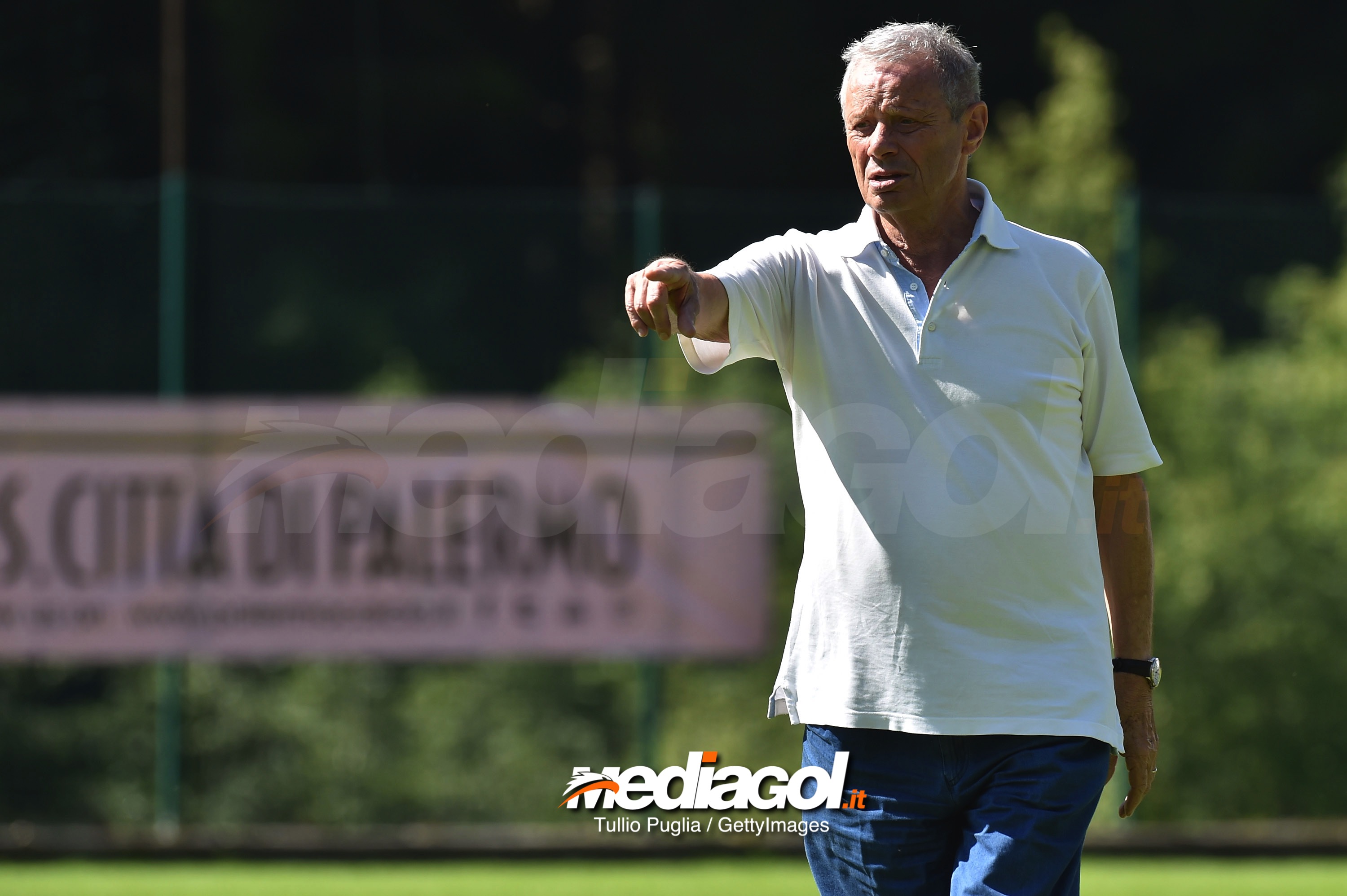 BELLUNO, ITALY - JULY 25:  Palermo owner Maurizio Zamparini looks on during a training session at the US Citta' di Palermo training camp on July 25, 2018 in Belluno, Italy.  (Photo by Tullio M. Puglia/Getty Images)