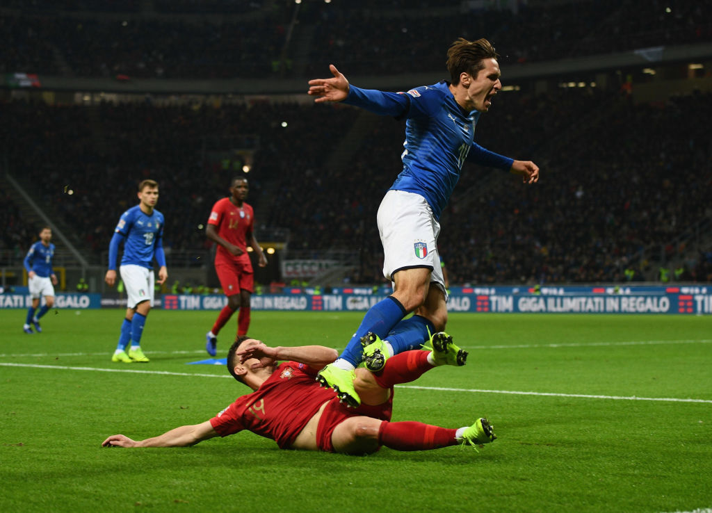 MILAN, ITALY - NOVEMBER 17:  Federico Chiesa of Italy competes for the ball with Mario Rui of Portugal during the UEFA Nations League A group three match between Italy and Portugal at Stadio Giuseppe Meazza on November 17, 2018 in Milan, Italy.  (Photo by Claudio Villa/Getty Images)