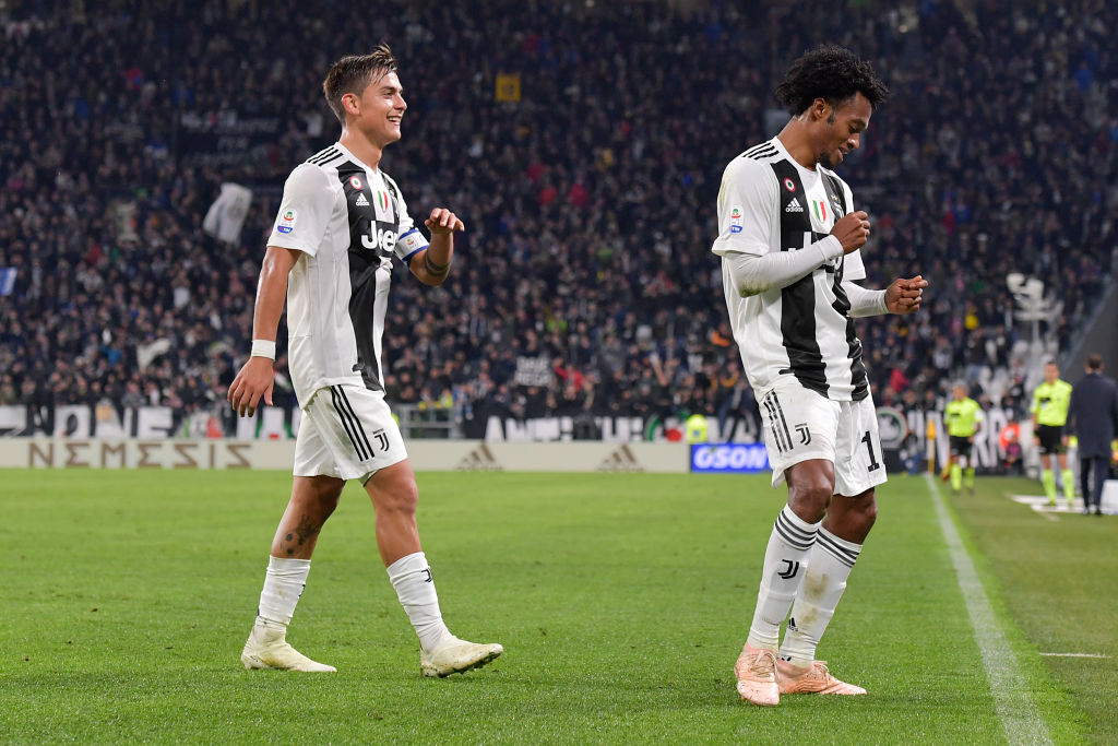 TURIN, ITALY - NOVEMBER 03:  Juventus player Juan Cuadrado celebrates 3-1 goal during the Serie A match between Juventus and Cagliari on November 3, 2018 in Turin, Italy.  (Photo by Daniele Badolato - Juventus FC/Juventus FC via Getty Images)