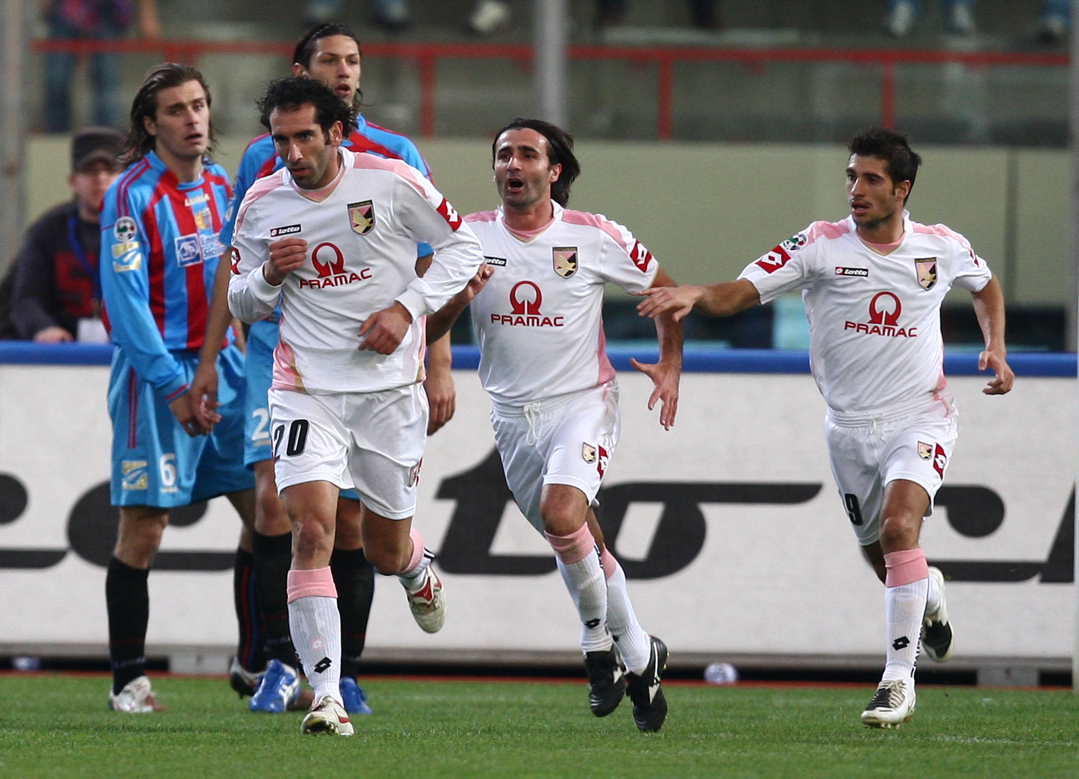 CATANIA, ITALY - DECEMBER 2: Fabio Caserta of Palermo celebrates his goal with teammates during the Serie A game between Catania and Palermo on December 2, 2007 in Catania, Italy. (Photo by New Press/Getty Images)