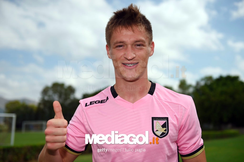 US Palermo Unveils New Signing Radoslaw Murawski