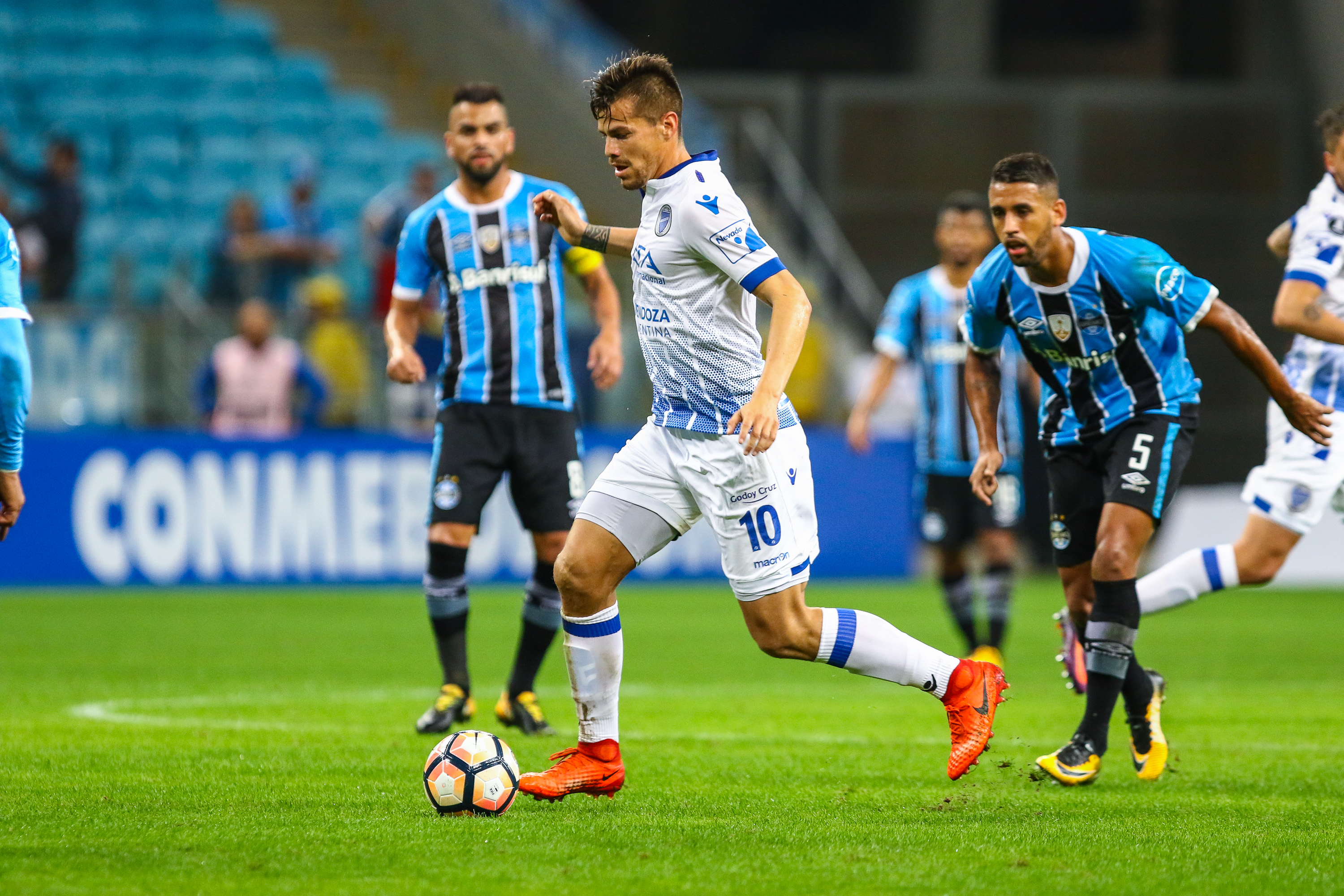 Gremio v Godoy Cruz - Copa Bridgestone Libertadores 2017