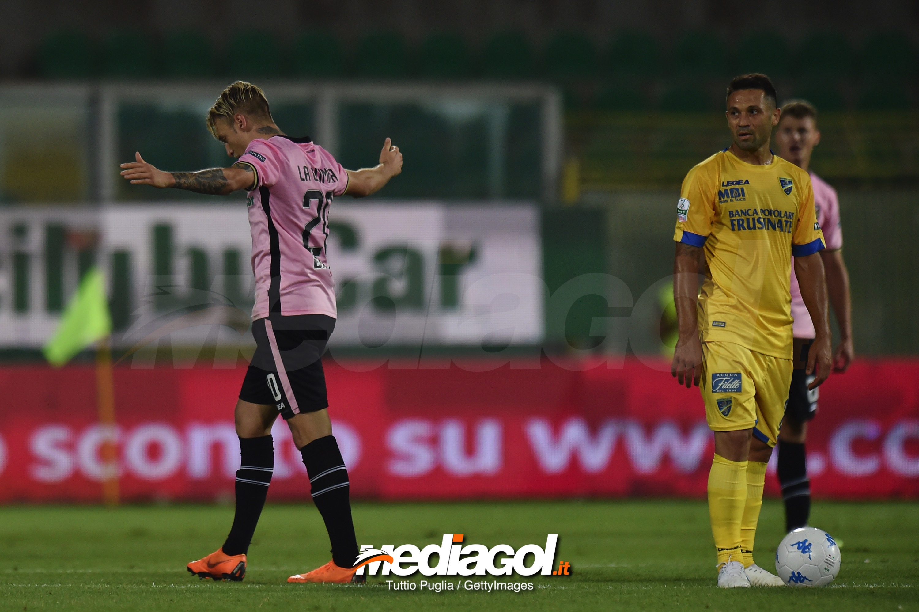 PALERMO, ITALY - JUNE 13:  Antonino La Gumina of Palermo celebrates after scoring the equalizing goal during the serie B playoff match final between US Citta di Palermo and Frosinone Calcio at Stadio Renzo Barbera on June 13, 2018 in Palermo, Italy.  (Photo by Tullio M. Puglia/Getty Images)