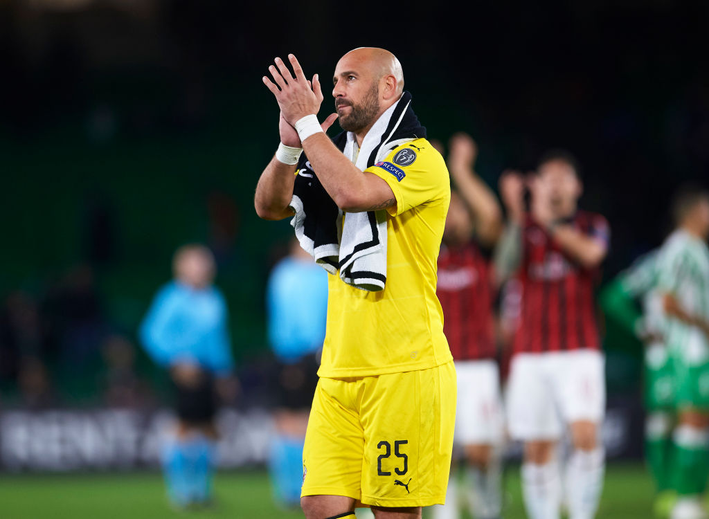SEVILLE, SPAIN - NOVEMBER 08:  Pepe Reina of AC Milan waves to the fans after the end of the UEFA Europa League Group F match between Real Betis and AC Milan at Estadio Benito Villamarin on November 8, 2018 in Seville, Spain.  (Photo by Aitor Alcalde/Getty Images)