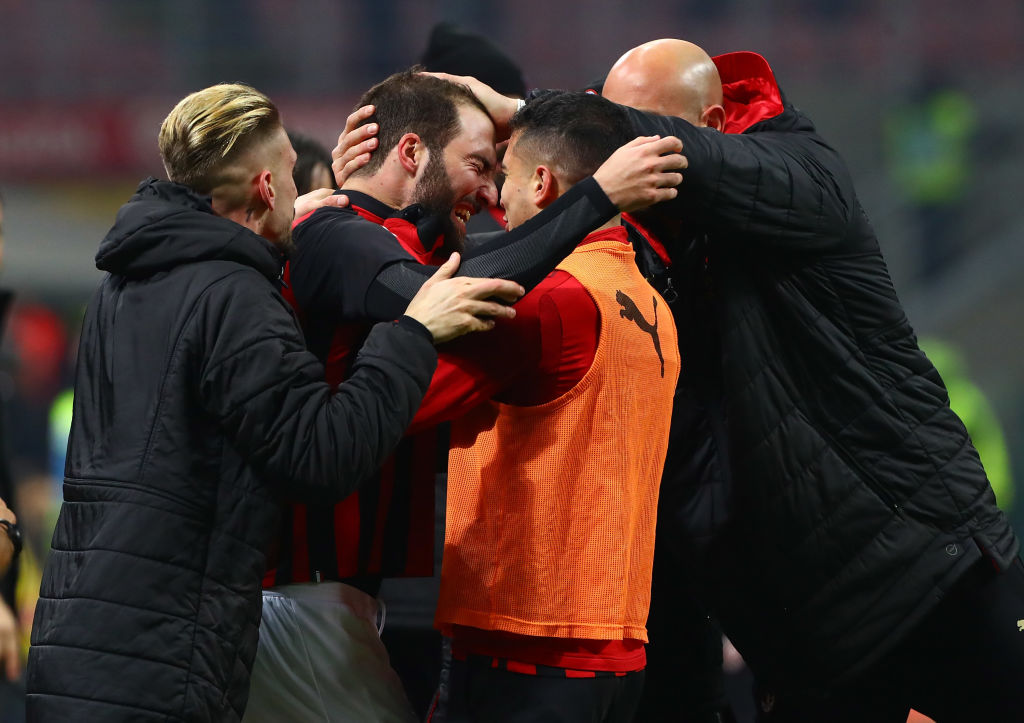 MILAN, ITALY - DECEMBER 29:  Gonzalo Higuain (C) of AC Milan celebrates his goal with his team-mates during the Serie A match between AC Milan and SPAL at Stadio Giuseppe Meazza on December 29, 2018 in Milan, Italy.  (Photo by Marco Luzzani/Getty Images)