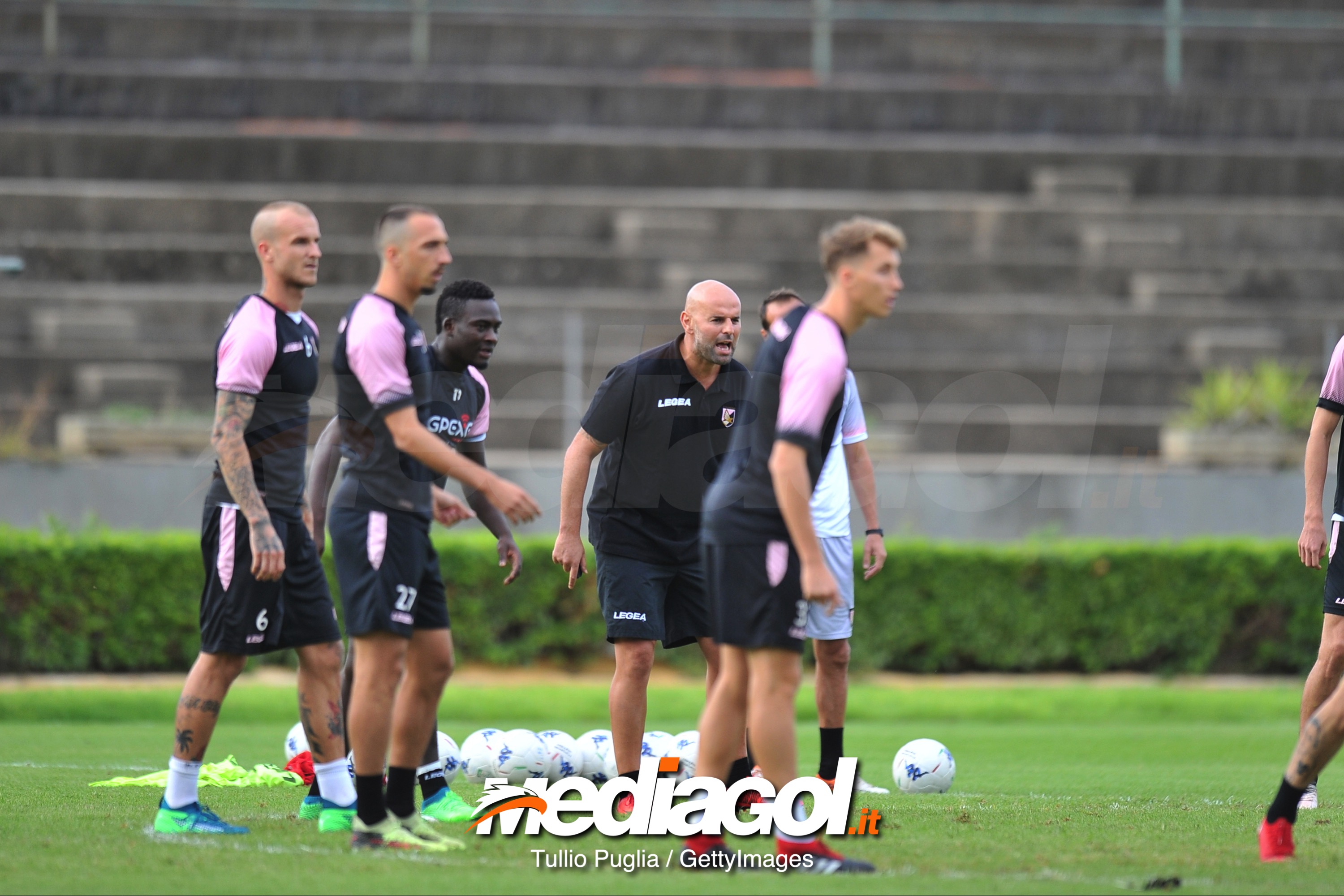 PALERMO, ITALY - SEPTEMBER 28: US Citta di Palermo new coach Roberto Stellone attends a training session on September 28, 2018 in Palermo, Italy. (Photo by Tullio M. Puglia/Getty Images)