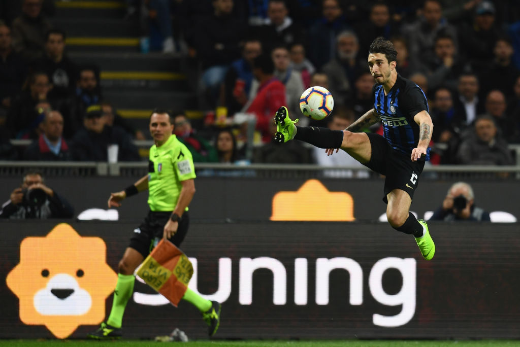 MILAN, ITALY - OCTOBER 21:  Sime Vrsaljko of FC Internazionale in action during the Serie A match between FC Internazionale and AC Milan at Stadio Giuseppe Meazza on October 21, 2018 in Milan, Italy.  (Photo by Claudio Villa - Inter/Inter via Getty Images)