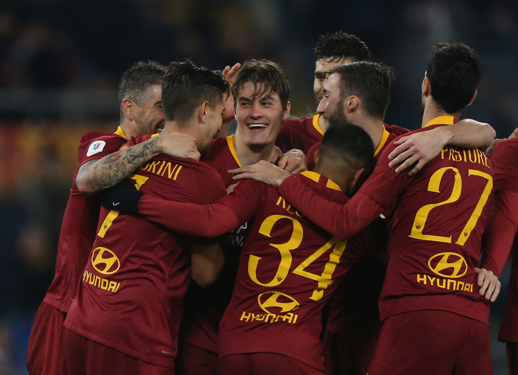 ROME, ITALY - JANUARY 14:  Patrik Schick (C) with his teammates of AS Roma celebrates after scoring the team's third goal during the Coppa Italia match between AS Roma and Entella at Olimpico Stadium on January 14, 2019 in Rome, Italy.  (Photo by Paolo Bruno/Getty Images)