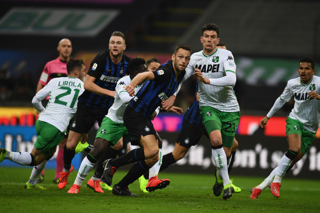 MILAN, ITALY - JANUARY 19:  Sime Vrsaljko of FC Internazionale in action during the Serie A match between FC Internazionale and US Sassuolo at Stadio Giuseppe Meazza on January 19, 2019 in Milan, Italy.  (Photo by Claudio Villa - Inter/Inter via Getty Images)