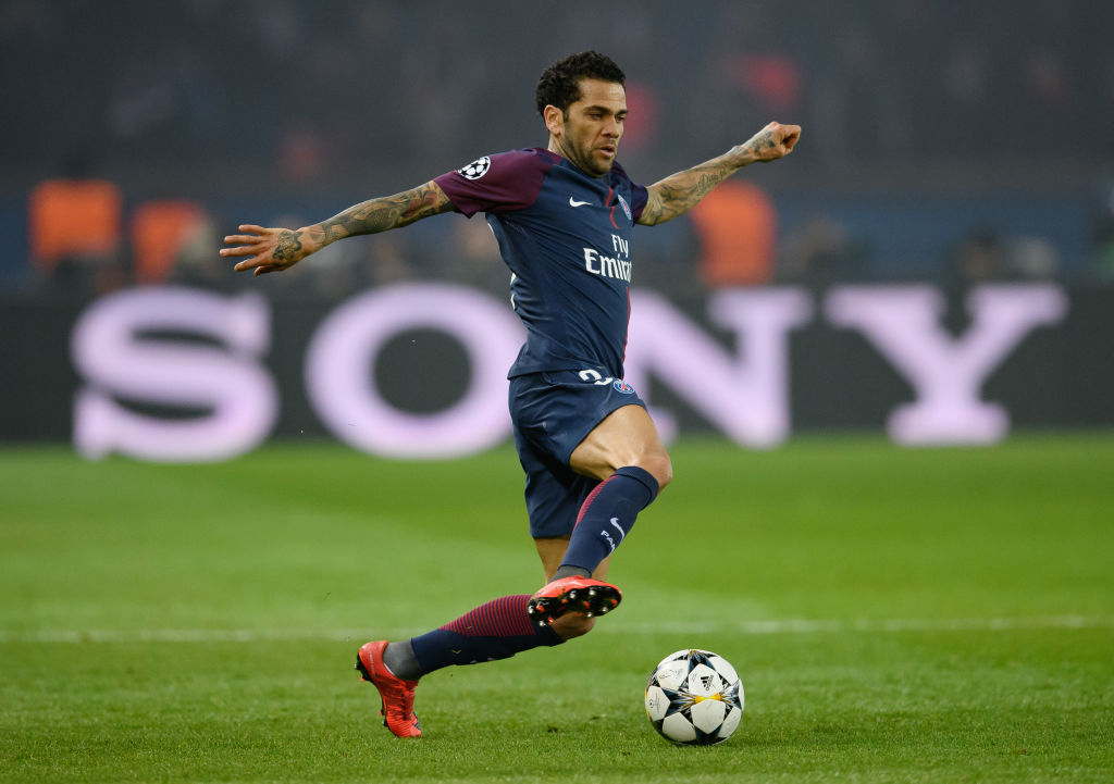 PARIS, FRANCE - MARCH 06: Dani Alves of Paris controls the ball during the UEFA Champions League Round of 16 Second Leg match between Paris Saint-Germain and Real Madrid at Parc des Princes on March 6, 2018 in Paris, France. (Photo by Matthias Hangst/Bongarts/Getty Images)