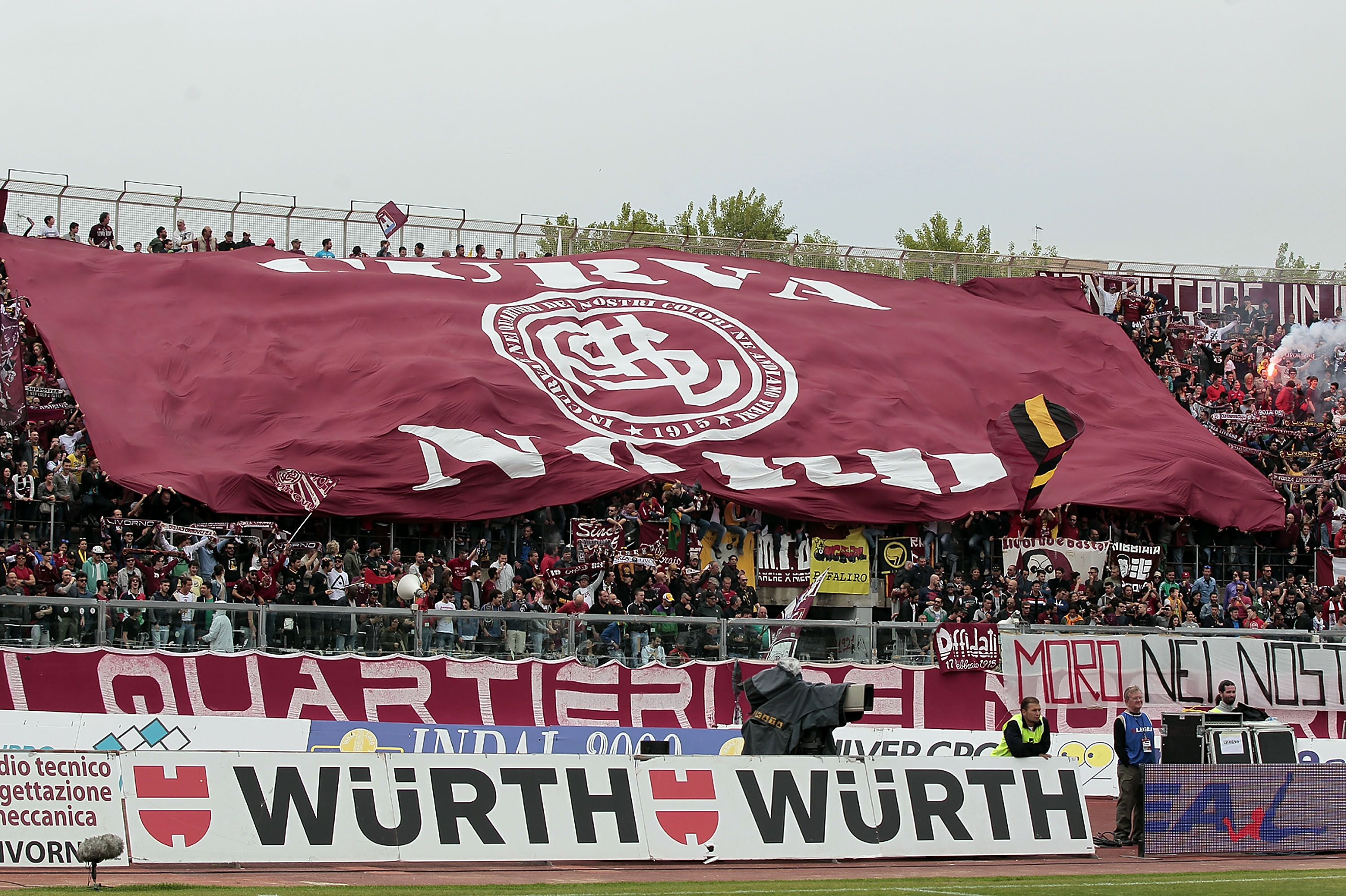 LIVORNO, ITALY - APRIL 13: The fans of AS Calcio Livorno cheer during the Serie A match between AS Livorno Calcio and AC Chievo Verona at Stadio Armando Picchi on April 13, 2014 in Livorno, Italy.  (Photo by Gabriele Maltinti/Getty Images)