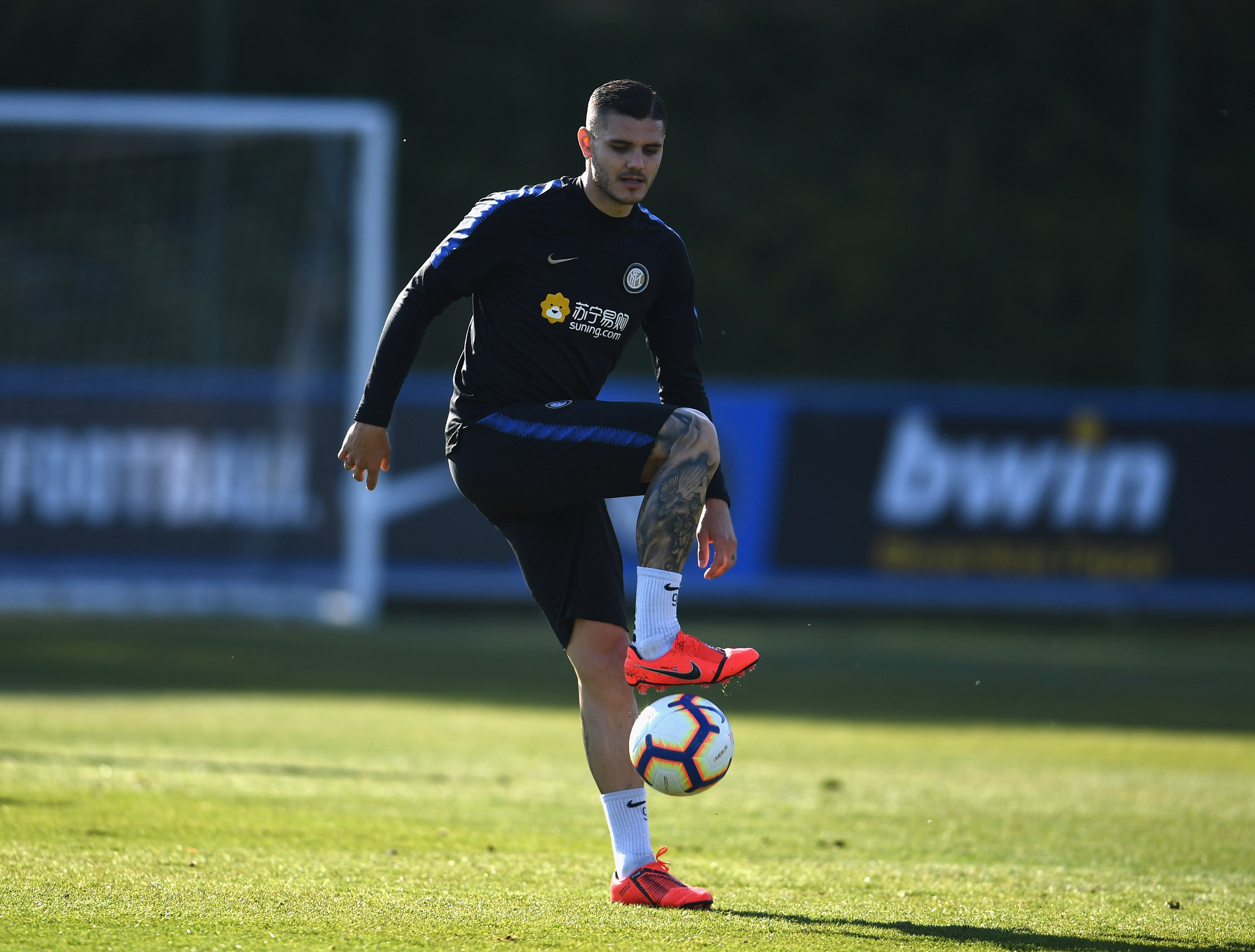 COMO, ITALY - MARCH 28:  Mauro Icardi of FC Internazionale in action during a training session at the club's training ground Suning Training Center in memory of Angelo Moratti at Appiano Gentile on March 28, 2019 in Como, Italy.  (Photo by Claudio Villa - Inter/Inter via Getty Images)