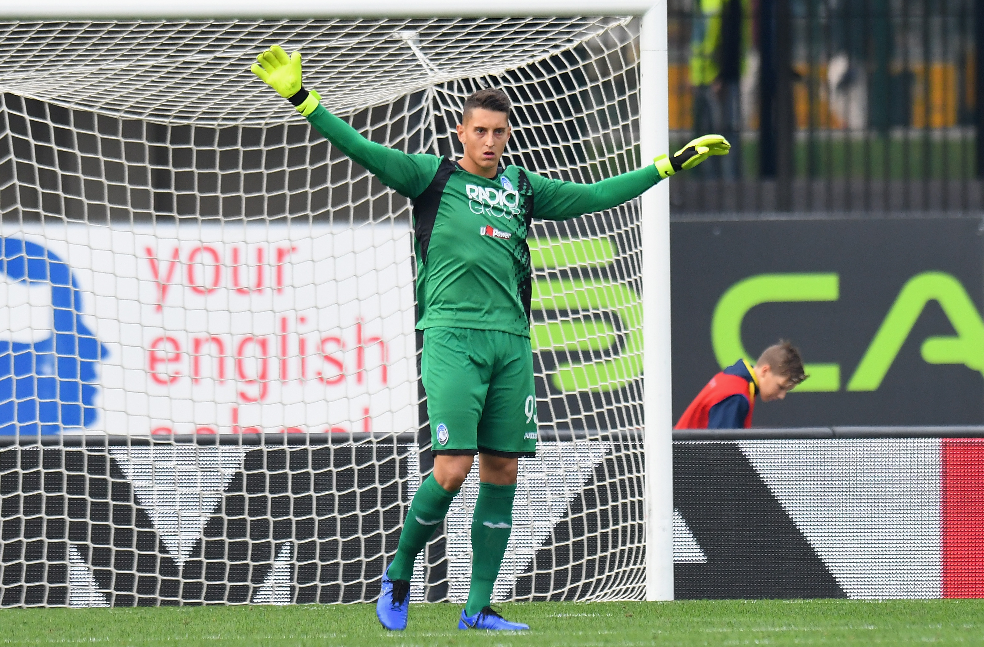 VERONA, ITALY - OCTOBER 21: Pierluigi Gollini of Atalanta BC gestures during the Serie A match between Chievo Verona and Atalanta BC at Stadio Marc'Antonio Bentegodi on October 21, 2018 in Verona, Italy.  (Photo by Alessandro Sabattini/Getty Images)