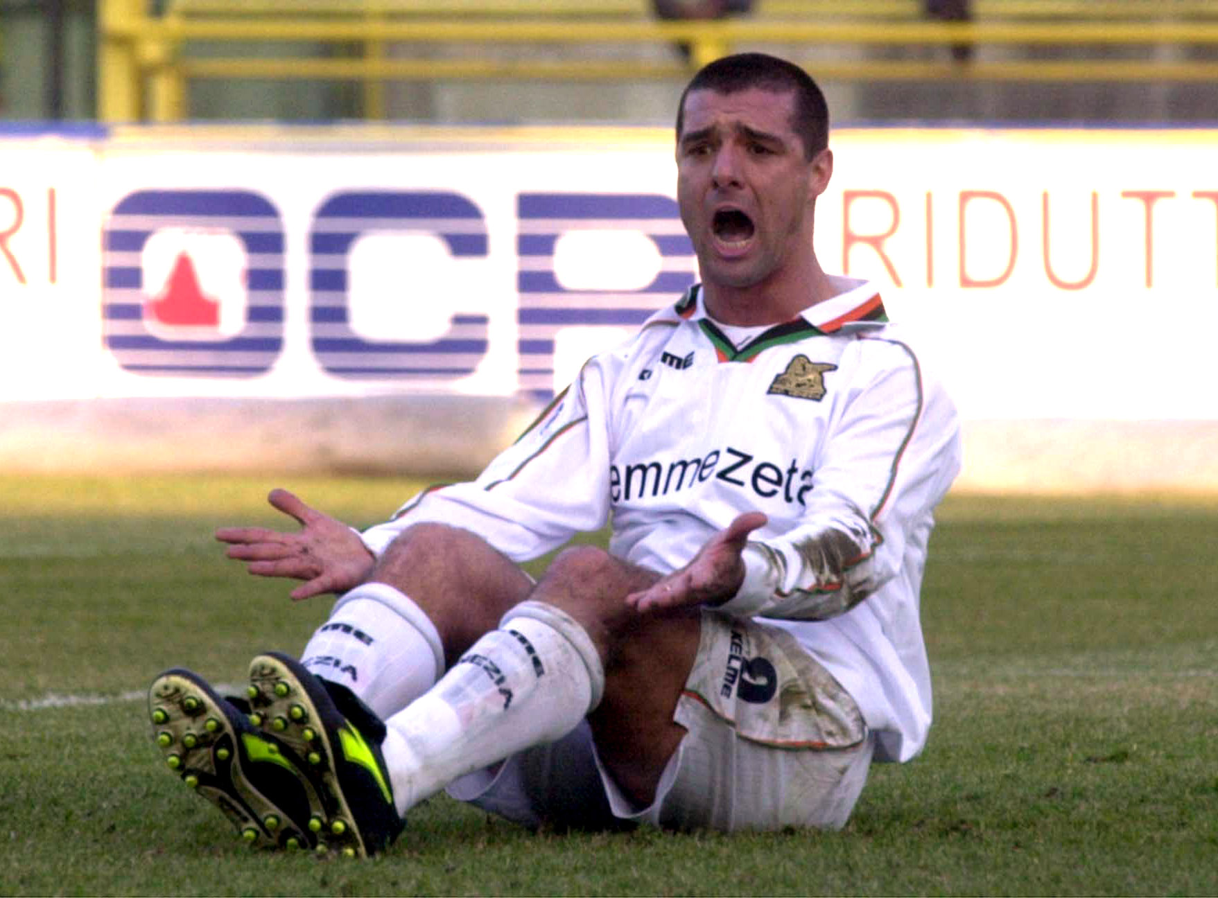 03 Feb 2002:  Filippo Maniero of Venezia in action during the Serie A match between Bologna and Venezia , played at the Renato dall''Ara Stadium, Bologna.   DIGITAL IMAGE Mandatory Credit: Grazia Neri/ALLSPORT