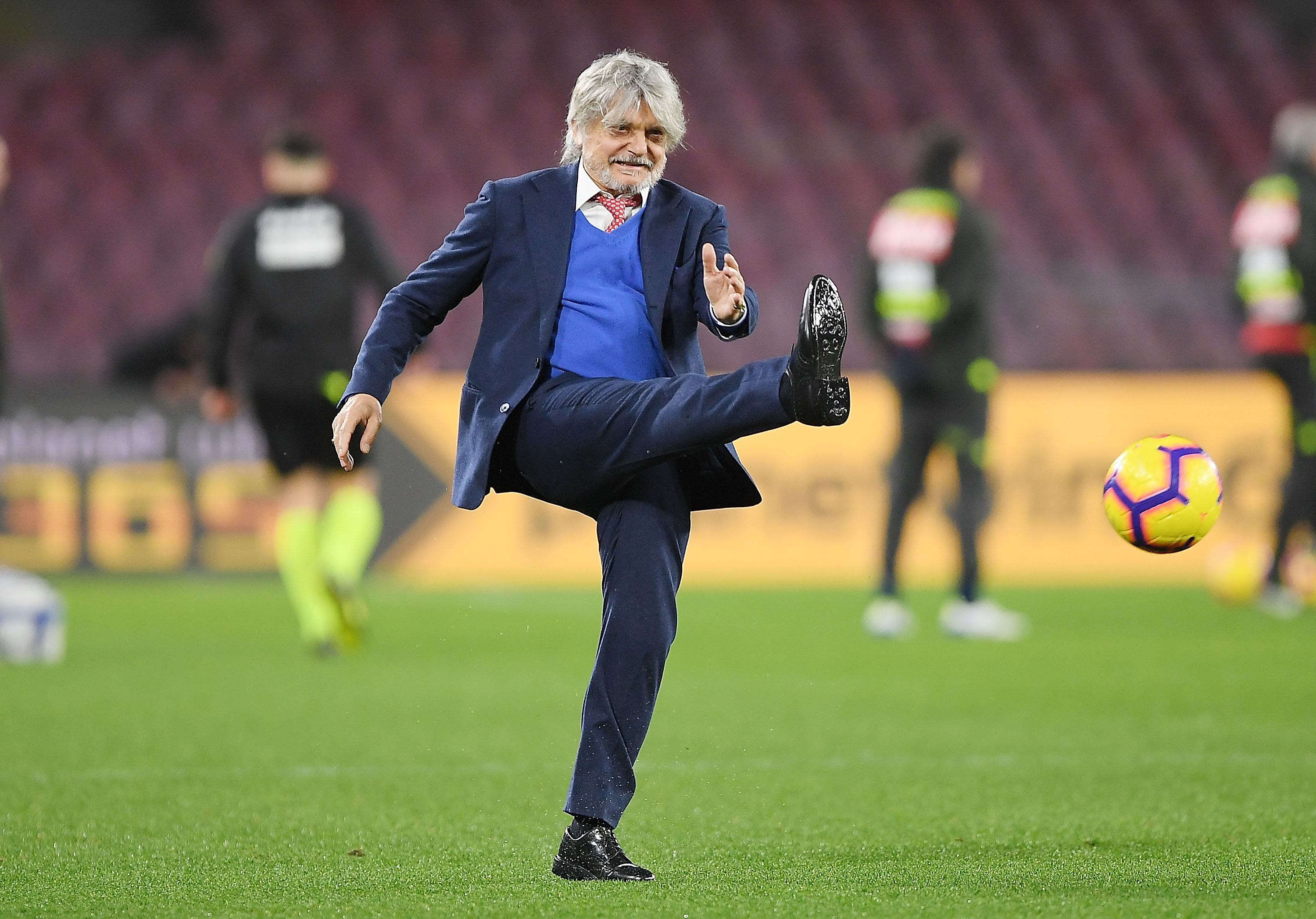 NAPLES, ITALY - FEBRUARY 02:  Massimo Ferrero, President of UC Sampdoria in the pitch playing with the ball before the Serie A match between SSC Napoli and UC Sampdoria at Stadio San Paolo on February 2, 2019 in Naples, Italy.  (Photo by Francesco Pecoraro/Getty Images)