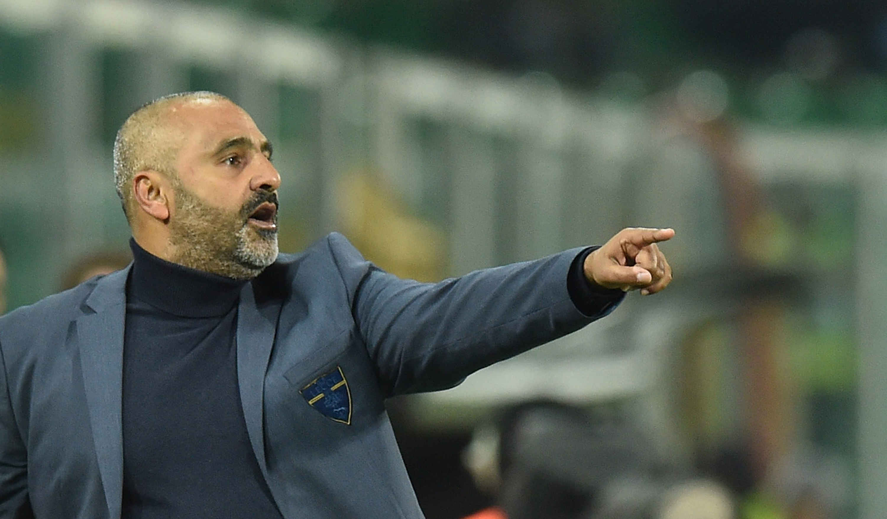 PALERMO, ITALY - MARCH 02: Head coach Fabio Liverani of Lecce issues instructions during the Serie B match between US Citta di Palermo and Lecceat Stadio Renzo Barbera on March 02, 2019 in Palermo, Italy. (Photo by Tullio M. Puglia/Getty Images)