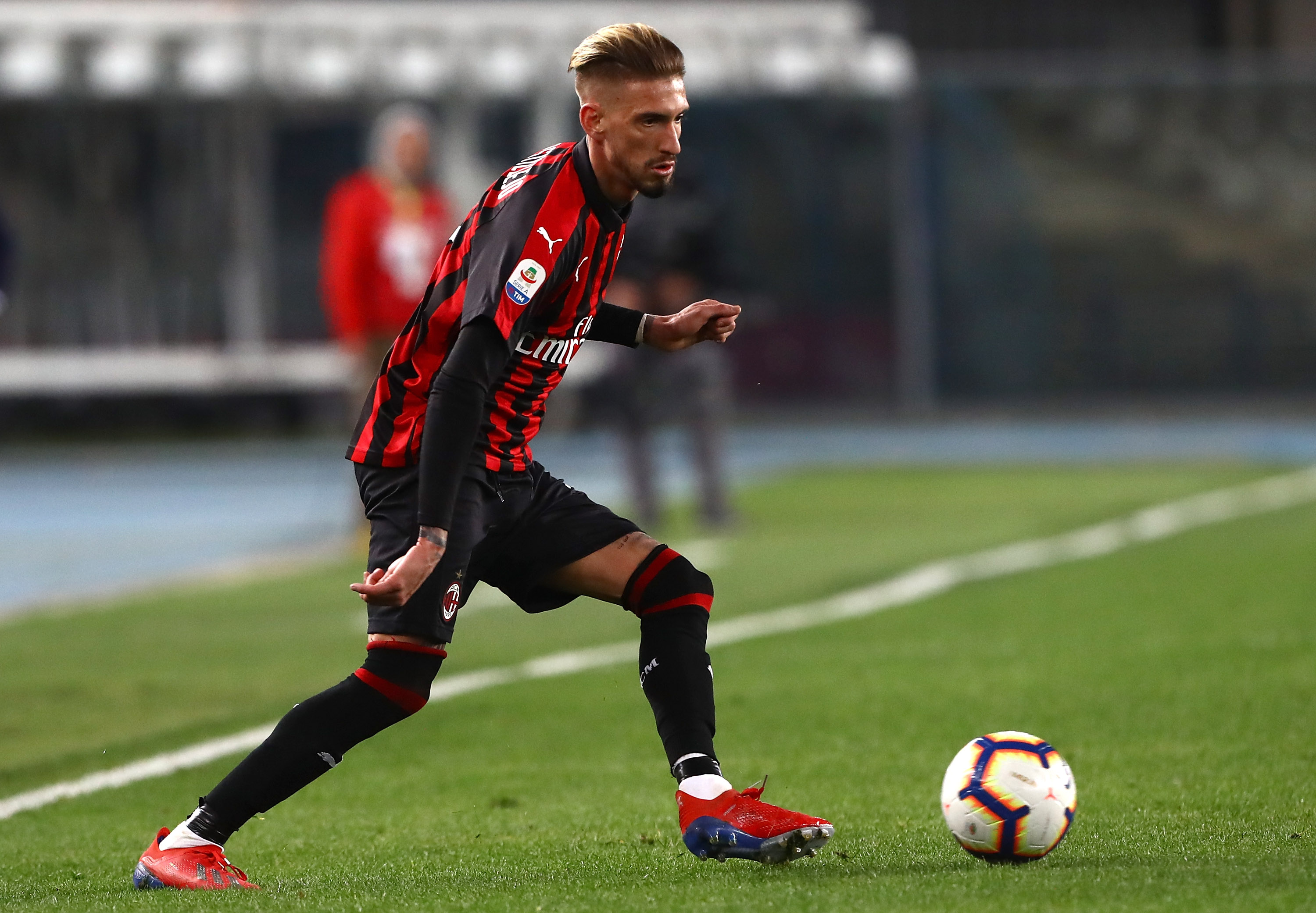 VERONA, ITALY - MARCH 09:  Samuel Castillejo of AC Milan in action during the Serie A match between Chievo Verona and AC Milan at Stadio Marc'Antonio Bentegodi on March 9, 2019 in Verona, Italy.  (Photo by Marco Luzzani/Getty Images)
