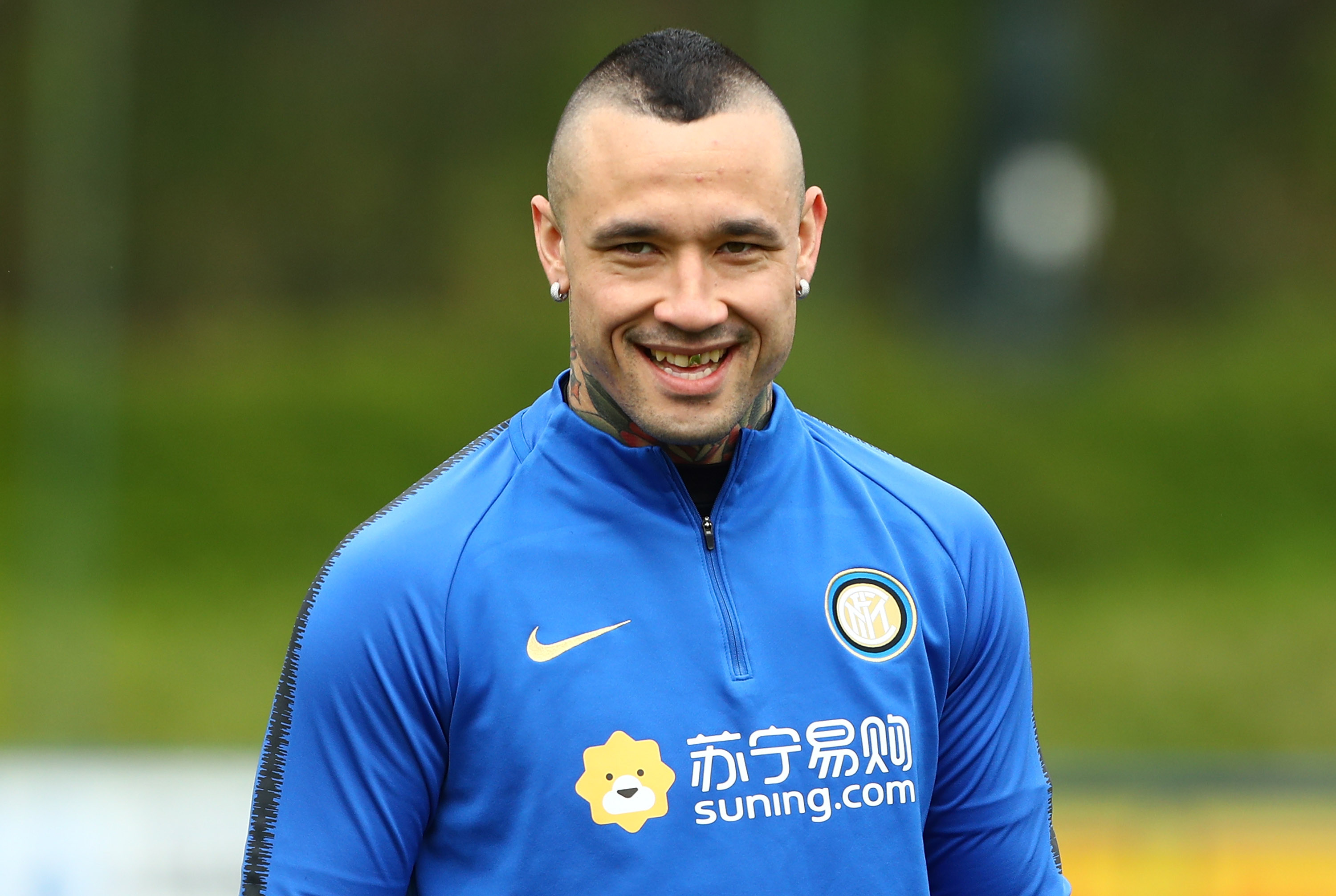 COMO, ITALY - APRIL 12:  Radja Nainggolan of FC Internazionale looks on during the FC Internazionale training session at the club's training ground Suning Training Center in memory of Angelo Moratti on April 12, 2019 in Como, Italy.  (Photo by Marco Luzzani - Inter/Inter via Getty Images)