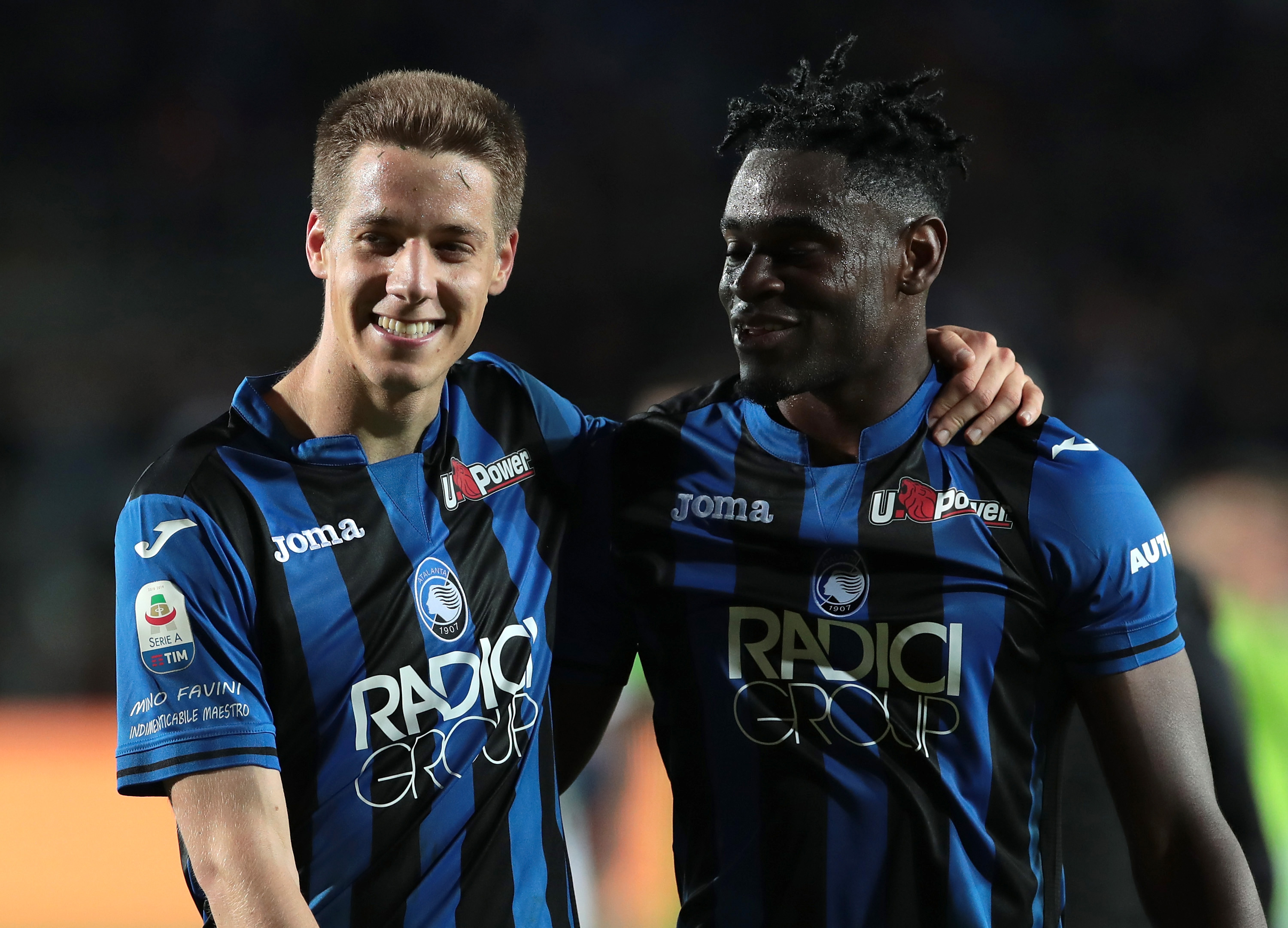 BERGAMO, ITALY - APRIL 29:  Mario Pasalic (L) of Atalanta BC celebrates his goal with his team-mate Duvan Zapata during the Serie A match between Atalanta BC and Udinese at Stadio Atleti Azzurri d'Italia on April 29, 2019 in Bergamo, Italy.  (Photo by Emilio Andreoli/Getty Images)