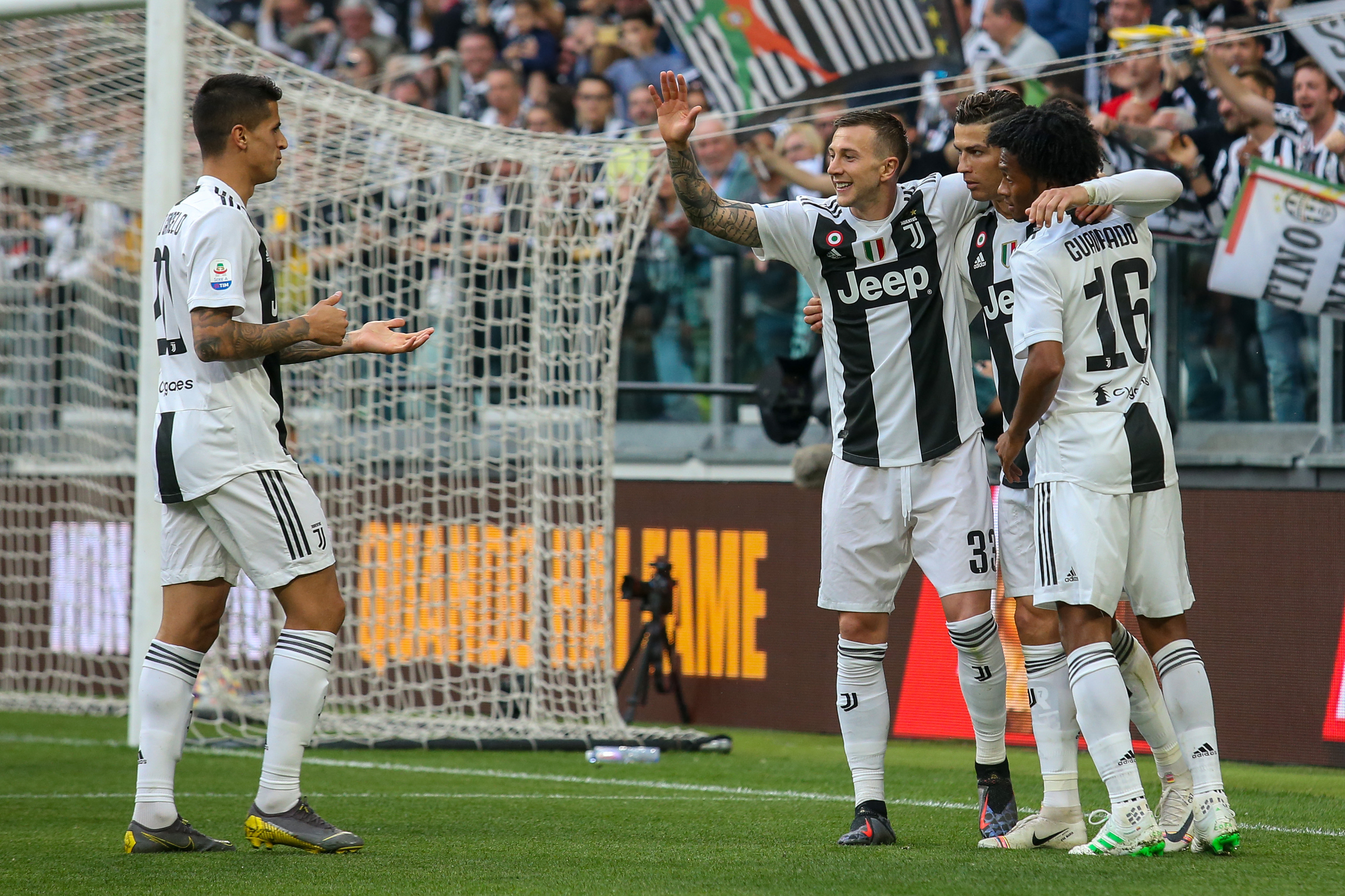 TURIN, ITALY - APRIL 20: Cristiano Ronaldo of Juventus celebrates with his teammates after German Pezzella of ACF Fiorentina (not in frame) scored an own goal during the Serie A match between Juventus and ACF Fiorentina on April 20, 2019 in Turin, Italy. (Photo by Giampiero Sposito/Getty Images)