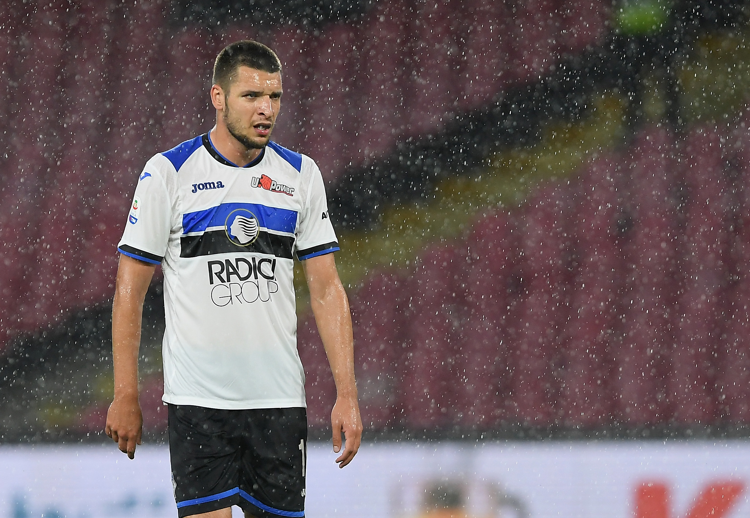 NAPLES, ITALY - APRIL 22:  Berat Djimsiti of Atalanta BC in action during the Serie A match between SSC Napoli and Atalanta BC at Stadio San Paolo on April 22, 2019 in Naples, Italy.  (Photo by Francesco Pecoraro/Getty Images)