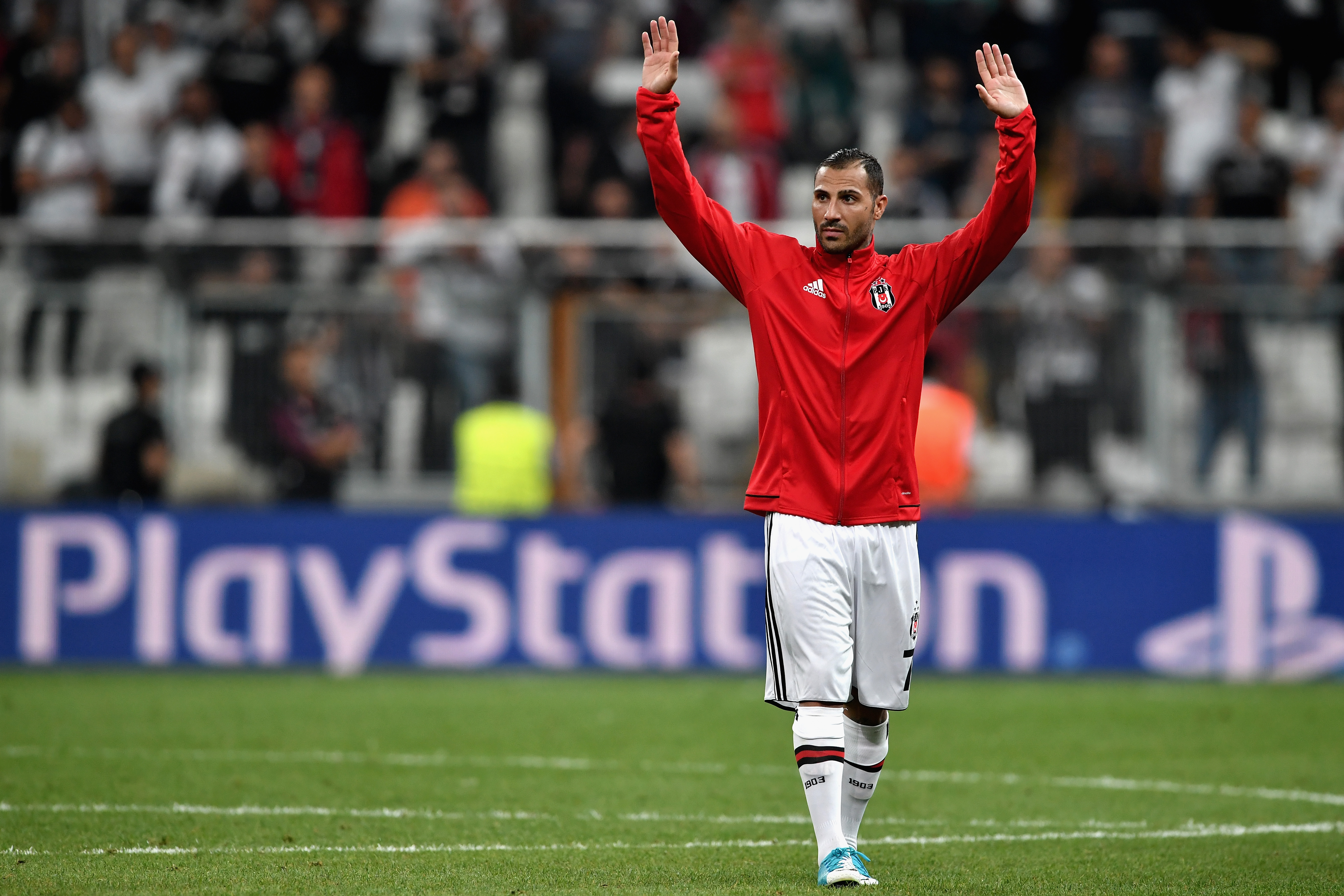 ISTANBUL, TURKEY - SEPTEMBER 26:  Ricardo Quaresma of Besiktas salutes the crowd after the UEFA Champions League Group G match between Besiktas and RB Leipzig at Besiktas Park on September 26, 2017 in Istanbul, Turkey.  (Photo by Stuart Franklin/Bongarts/Getty Images)