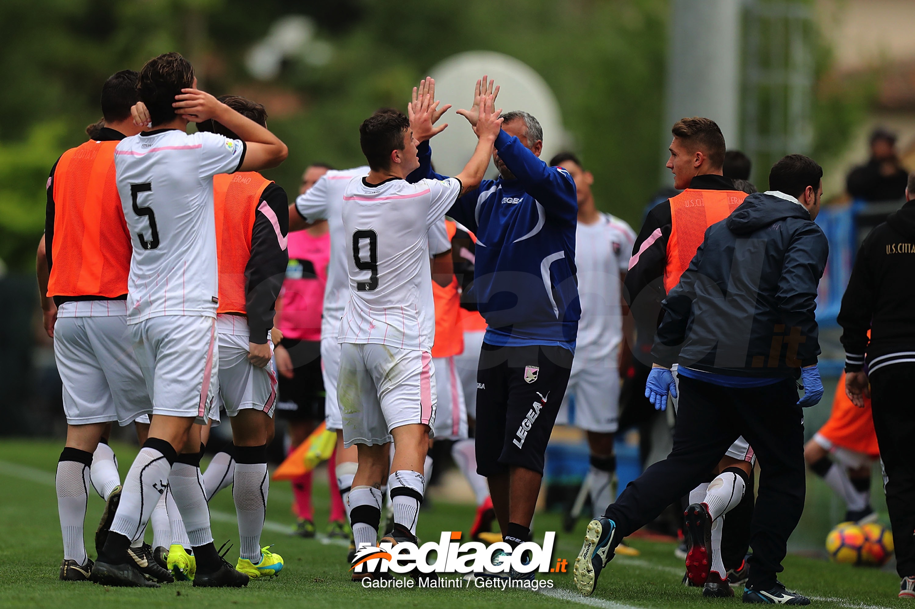 FLORENCE, ITALY - MAY 16: Kevin Cannavo' #9 of US Citta' di Palermo celebrates after scoring a goal during the SuperCoppa primavera 2 match between Novara U19 and US Citta di Palermo U19 at Centro Tecnico Federale di Coverciano on May 16, 2018 in Florence, Italy.  (Photo by Gabriele Maltinti/Getty Images)
