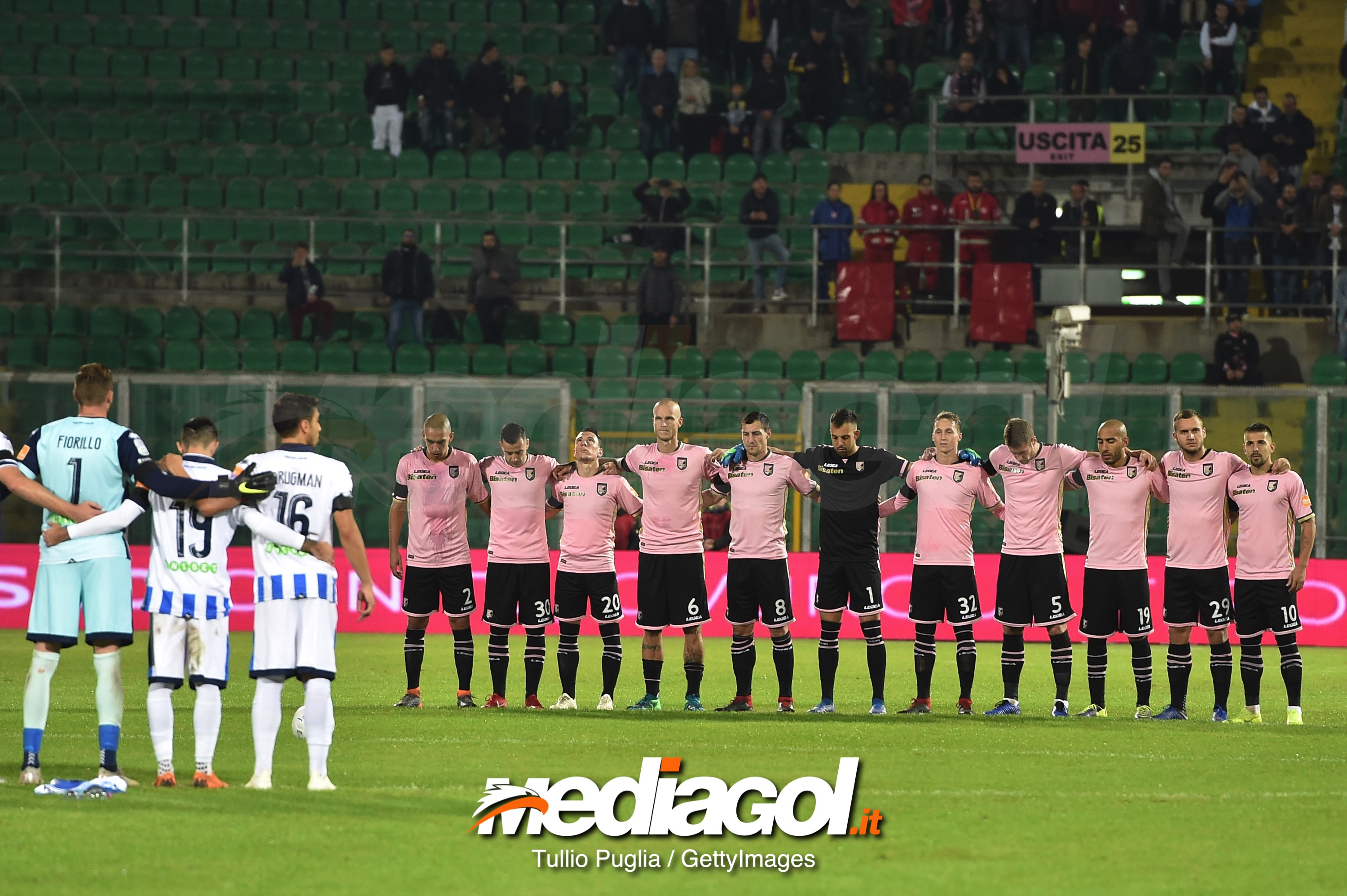 during the Serie B match between US Citta di Palermo and Pescara Calcio at Stadio Renzo Barbera on November 11, 2018 in Palermo, Italy.