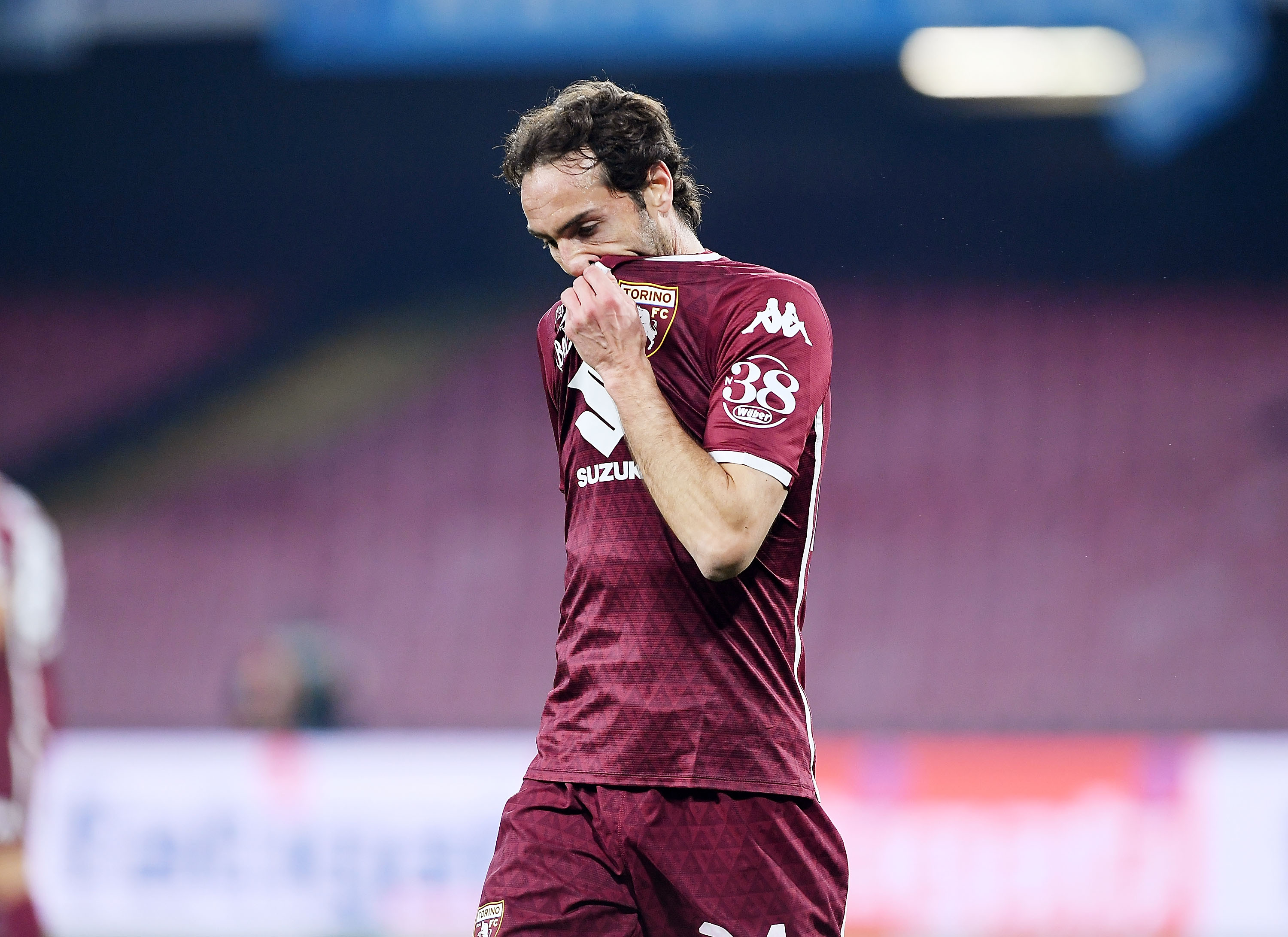 NAPLES, ITALY - FEBRUARY 17: Emiliano Moretti of Torino FC stands disappointed during the Serie A match between SSC Napoli and Torino FC at Stadio San Paolo on February 17, 2019 in Naples, Italy.  (Photo by Francesco Pecoraro/Getty Images)