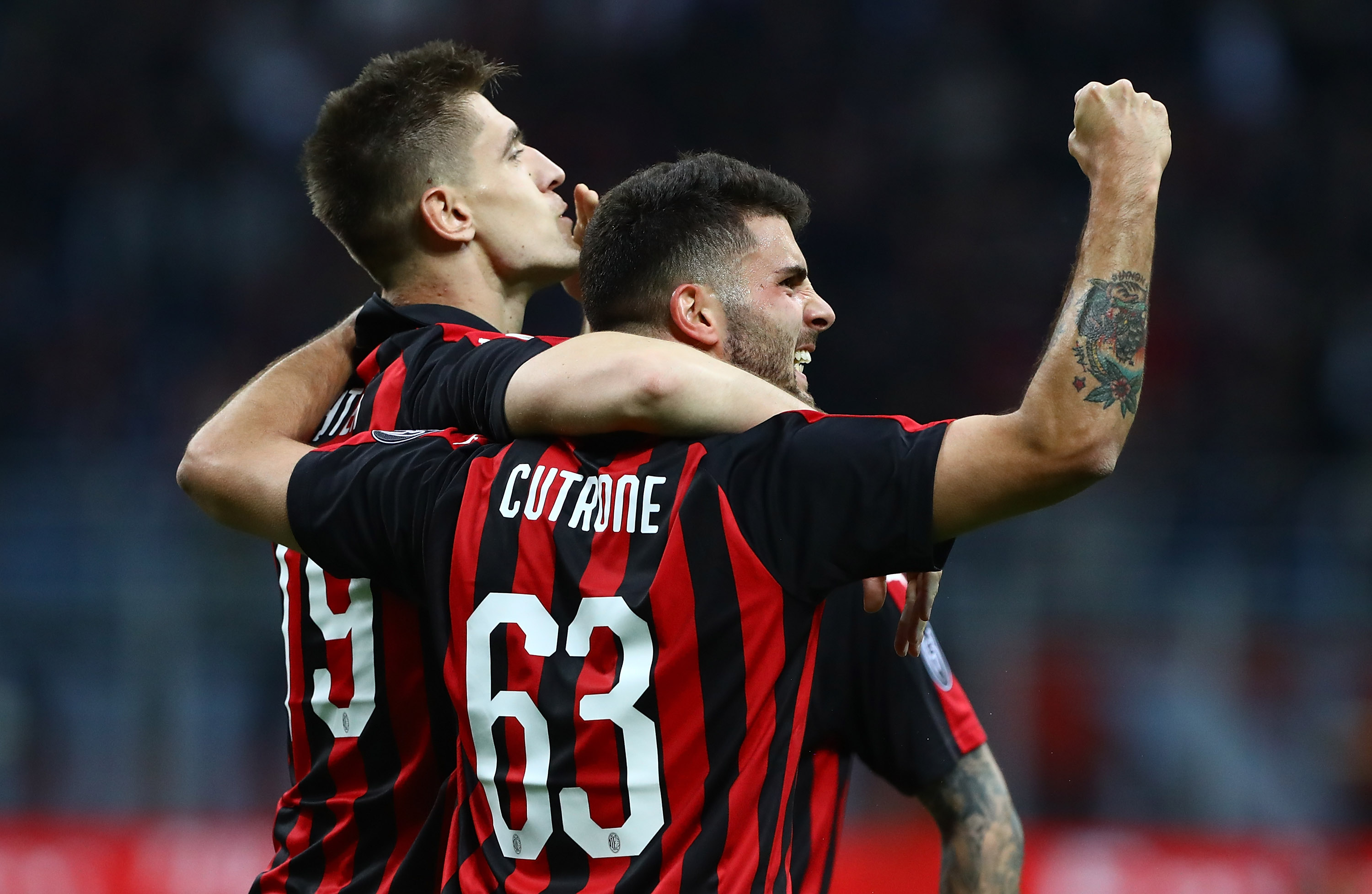 MILAN, ITALY - APRIL 02:  Krzysztof Piatek (L) of AC Milan celebrates with his team-mate Patrick Cutrone (R) after scoring the opening goal during the Serie A match between AC Milan and Udinese at Stadio Giuseppe Meazza on April 2, 2019 in Milan, Italy.  (Photo by Marco Luzzani/Getty Images)