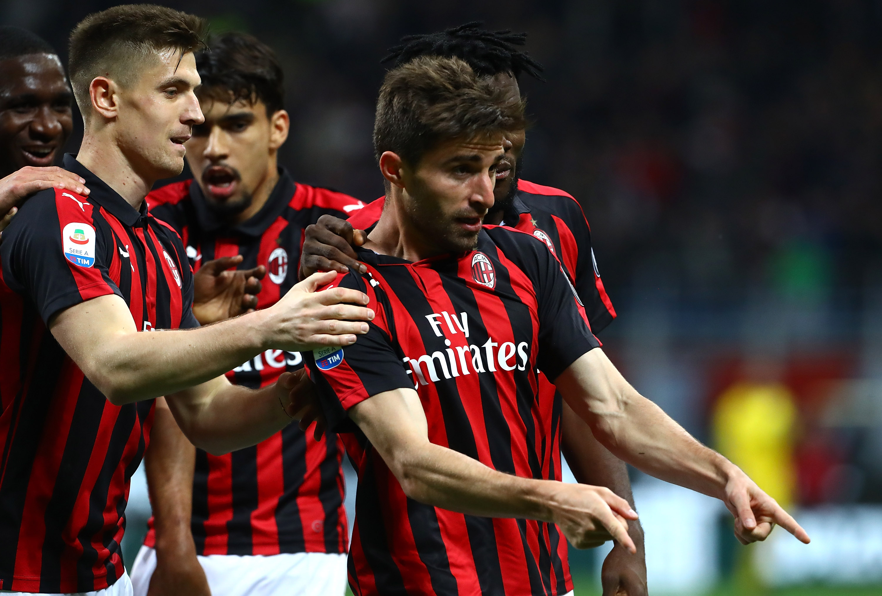 MILAN, ITALY - MAY 06:  Fabio Borini (R) of AC Milan celebrates his goal with his team-mates during the Serie A match between AC Milan and Bologna FC at Stadio Giuseppe Meazza on May 6, 2019 in Milan, Italy.  (Photo by Marco Luzzani/Getty Images)