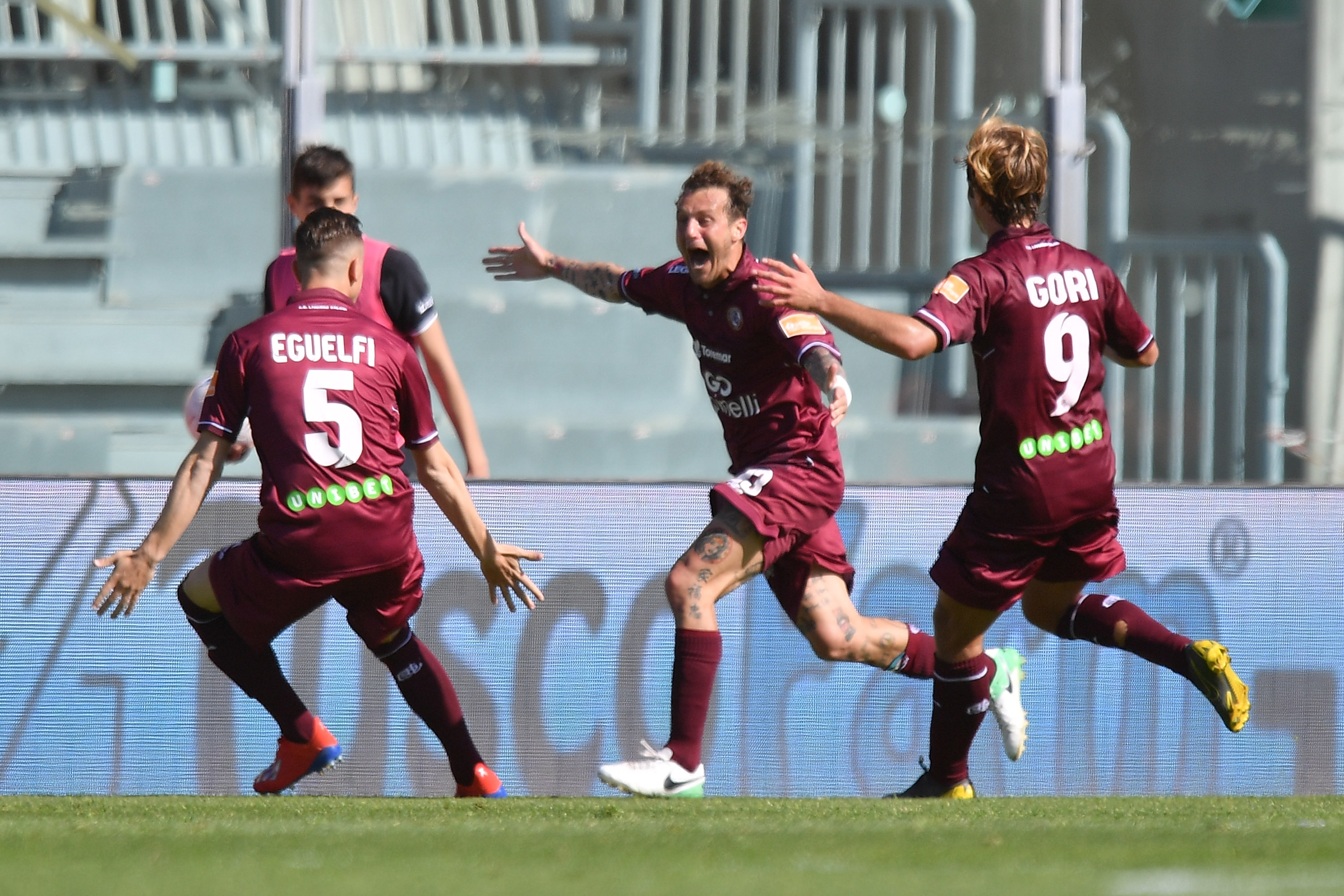 LIVORNO, ITALY - APRIL 27: Alessandro Diamanti of Livorno celebrates after scoring the first equalizing goal (1-1) during the Serie B match between AS Livorno and US Citta di Palermo at Stadio Armando Picchi on April 27, 2019 in Livorno, Italy. (Photo by Tullio M. Puglia/Getty Images)