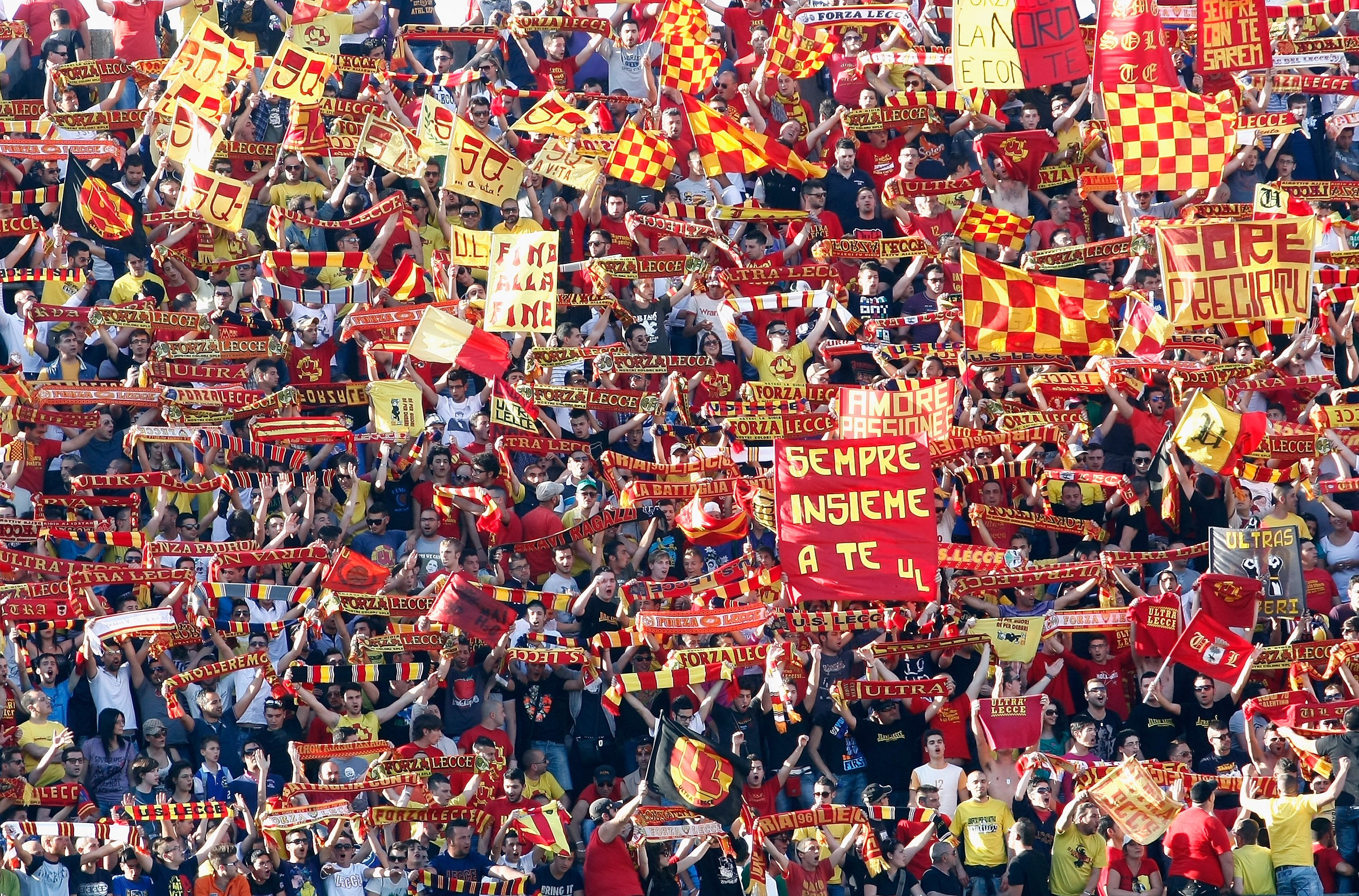 LECCE, ITALY - MAY 05:  US Lecce fans during the Serie A match between US Lecce and ACF Fiorentina at Stadio Via del Mare on May 5, 2012 in Lecce, Italy.  (Photo by Maurizio Lagana/Getty Images)